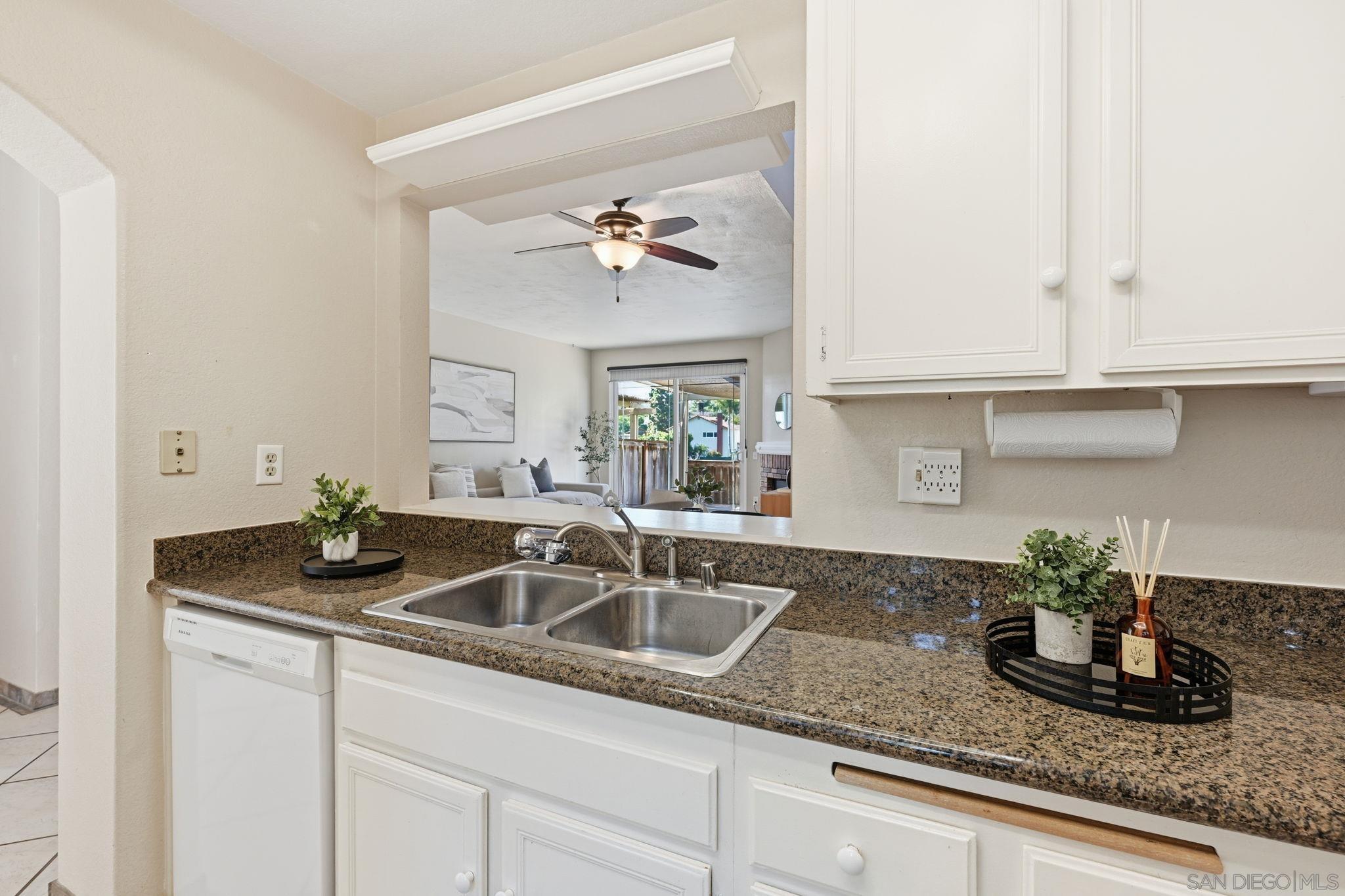 Detail Gallery Image 12 of 34 For 2591  Regent Rd, Carlsbad,  CA 92010 - 3 Beds | 2/1 Baths