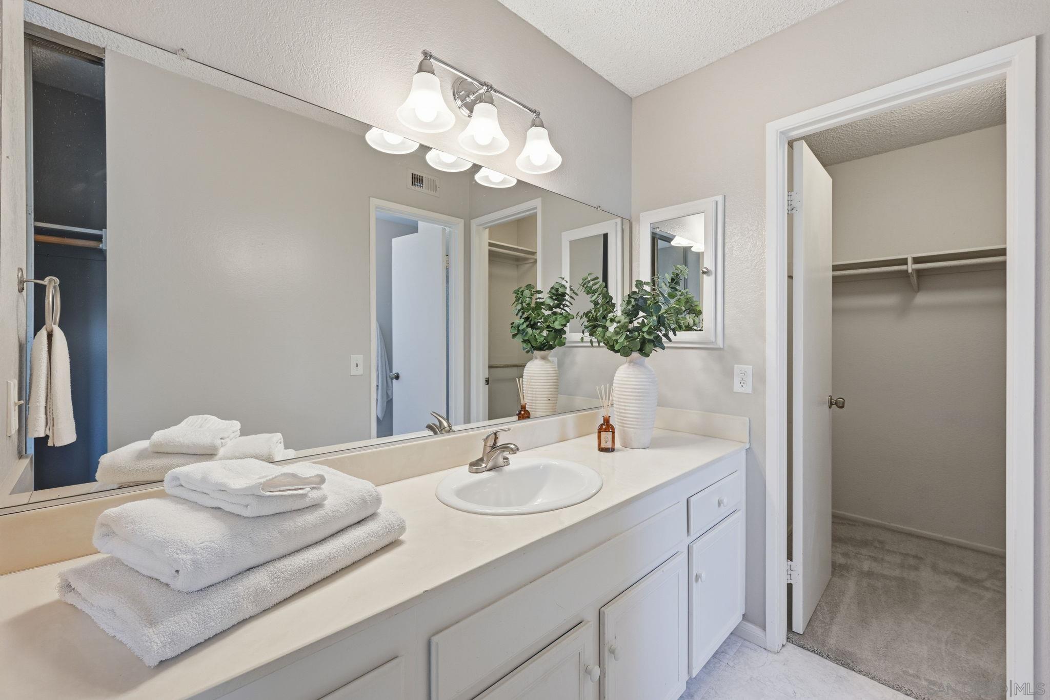 Detail Gallery Image 19 of 34 For 2591  Regent Rd, Carlsbad,  CA 92010 - 3 Beds | 2/1 Baths