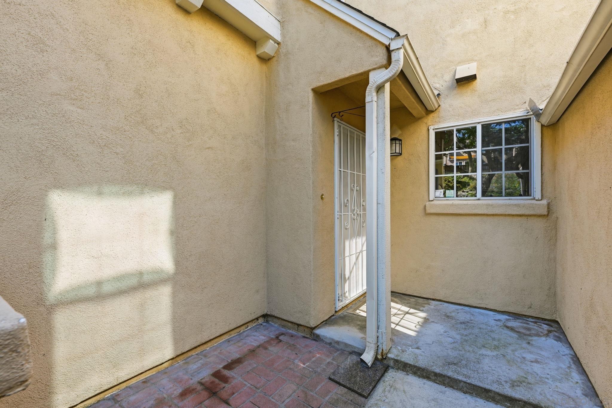 Detail Gallery Image 3 of 34 For 2591  Regent Rd, Carlsbad,  CA 92010 - 3 Beds | 2/1 Baths
