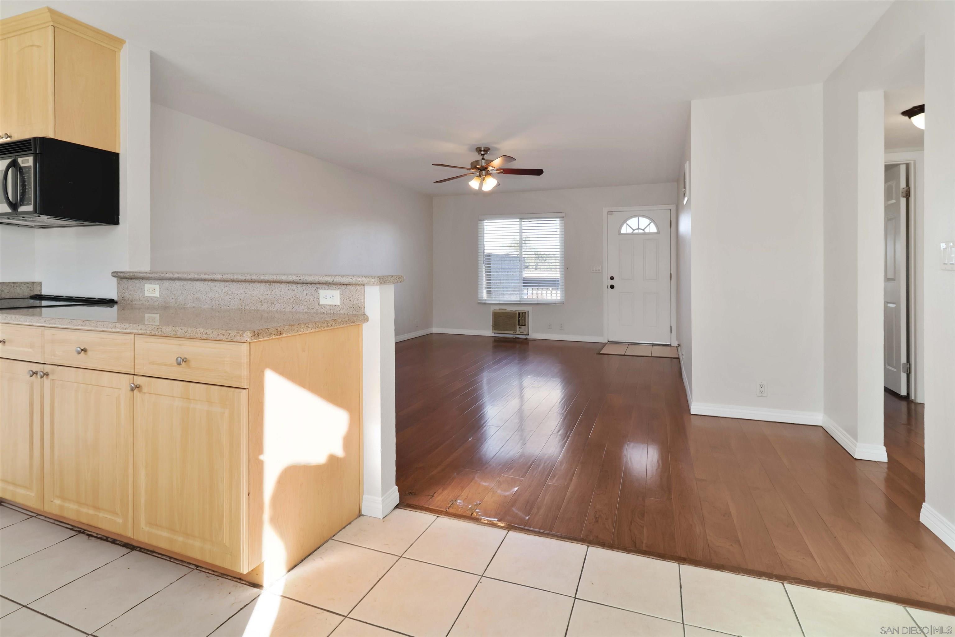 Detail Gallery Image 2 of 30 For 1160 E Washington Ave  #3,  El Cajon,  CA 92019 - 2 Beds | 2 Baths