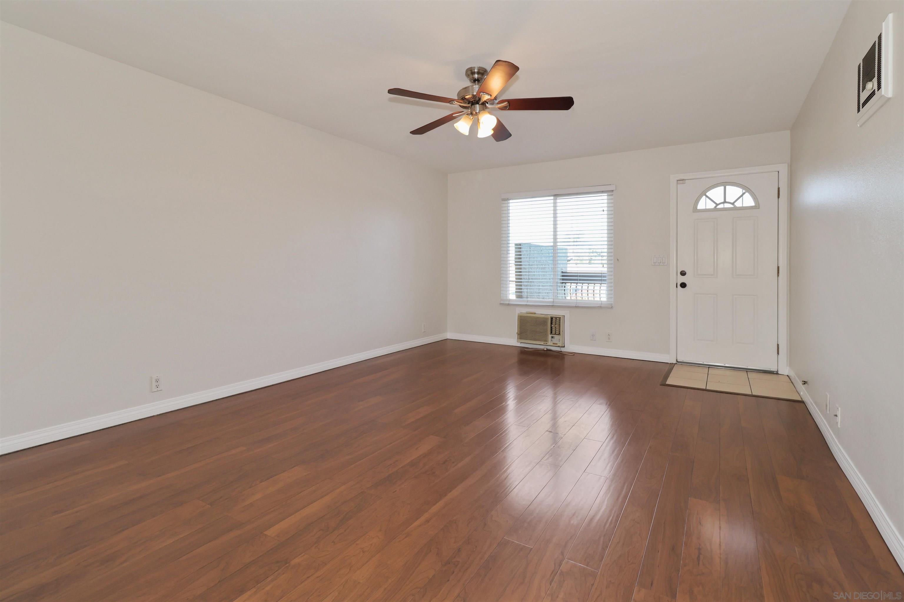 Detail Gallery Image 3 of 30 For 1160 E Washington Ave  #3,  El Cajon,  CA 92019 - 2 Beds | 2 Baths