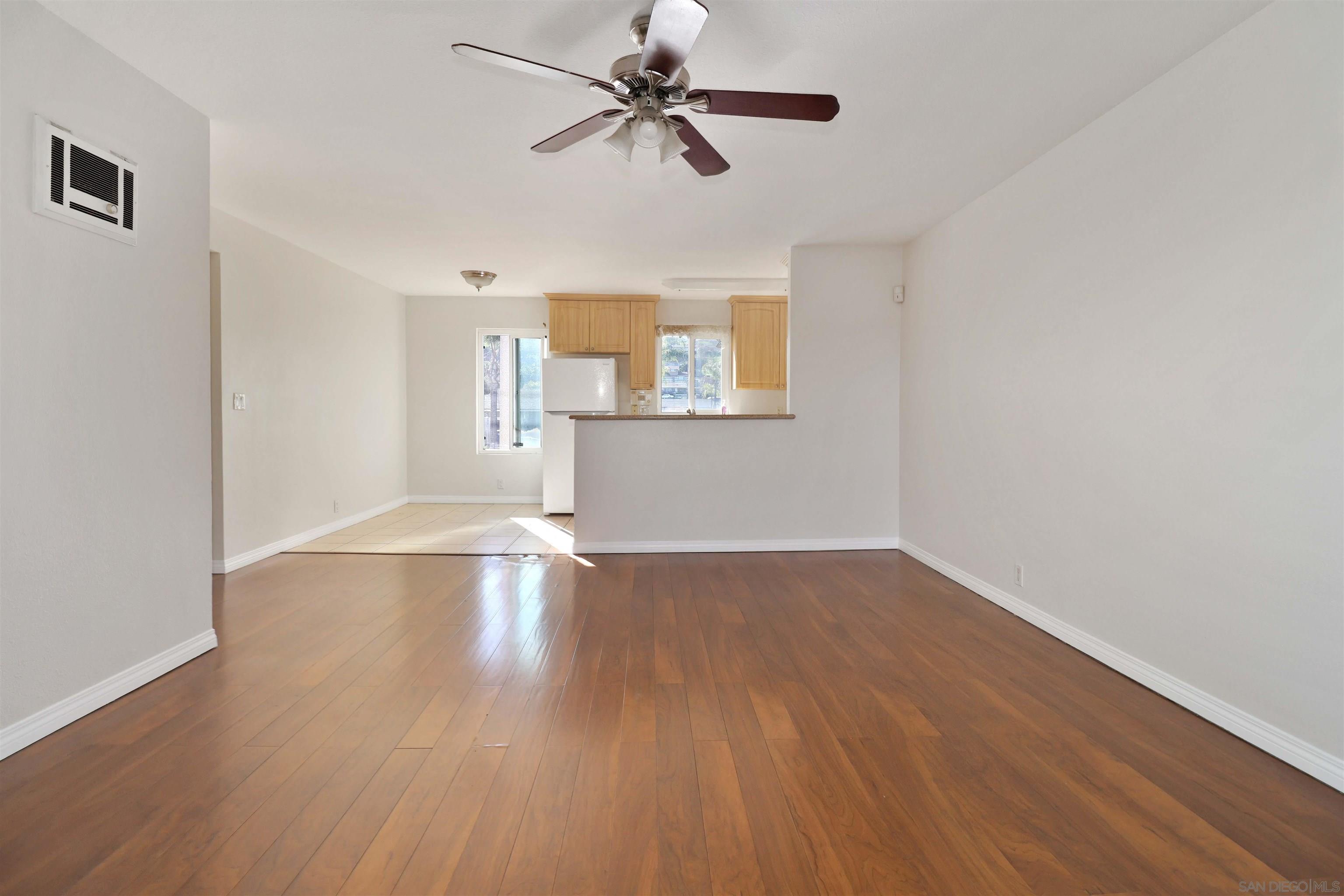 Detail Gallery Image 5 of 30 For 1160 E Washington Ave  #3,  El Cajon,  CA 92019 - 2 Beds | 2 Baths