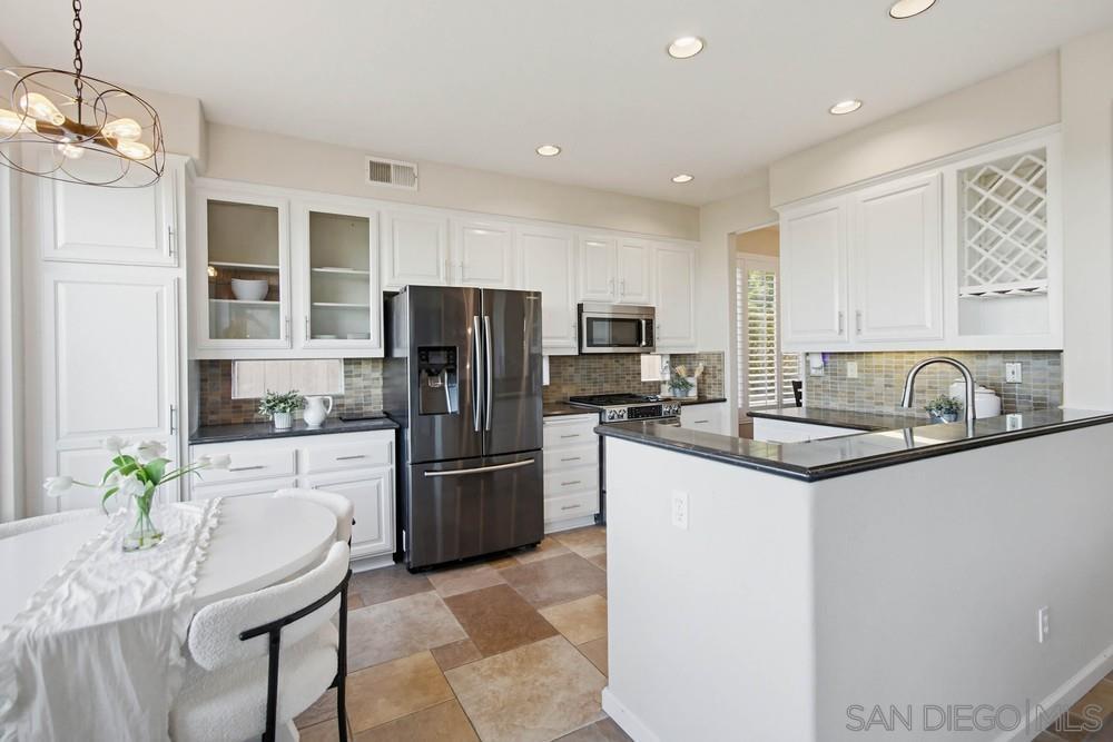 Detail Gallery Image 10 of 21 For 13693  Tradition Street, San Diego,  CA 92128 - 4 Beds | 2/1 Baths