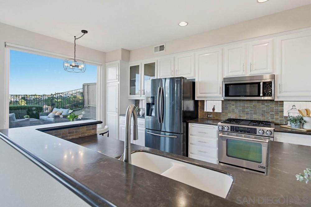 Detail Gallery Image 11 of 21 For 13693  Tradition Street, San Diego,  CA 92128 - 4 Beds | 2/1 Baths