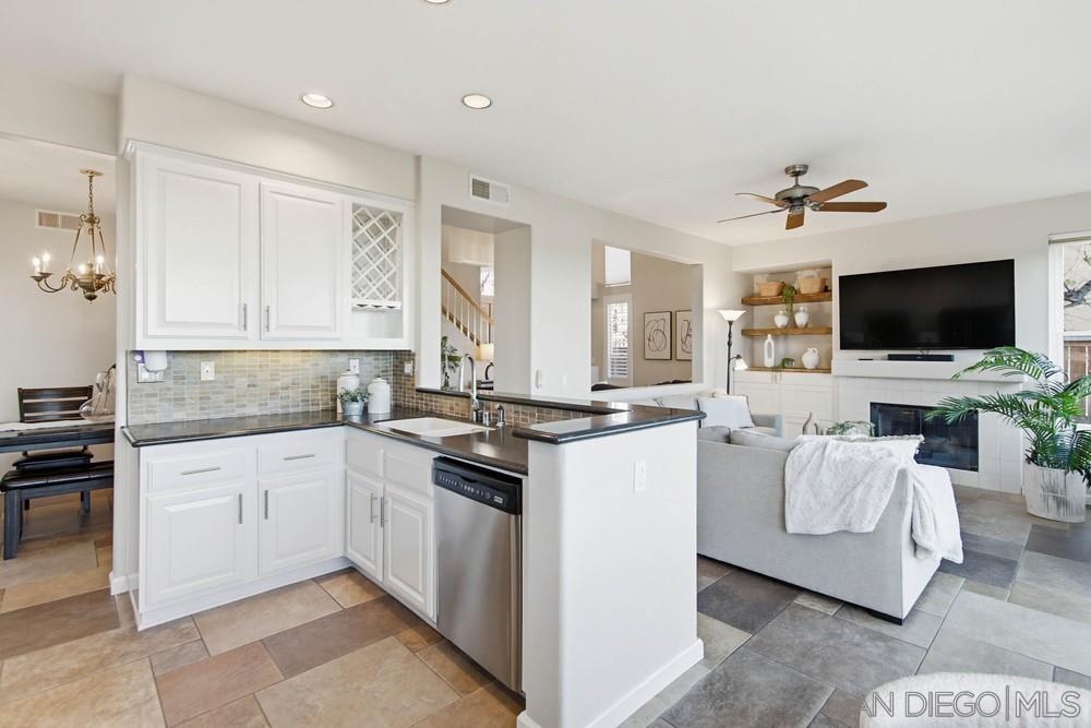 Detail Gallery Image 12 of 21 For 13693  Tradition Street, San Diego,  CA 92128 - 4 Beds | 2/1 Baths