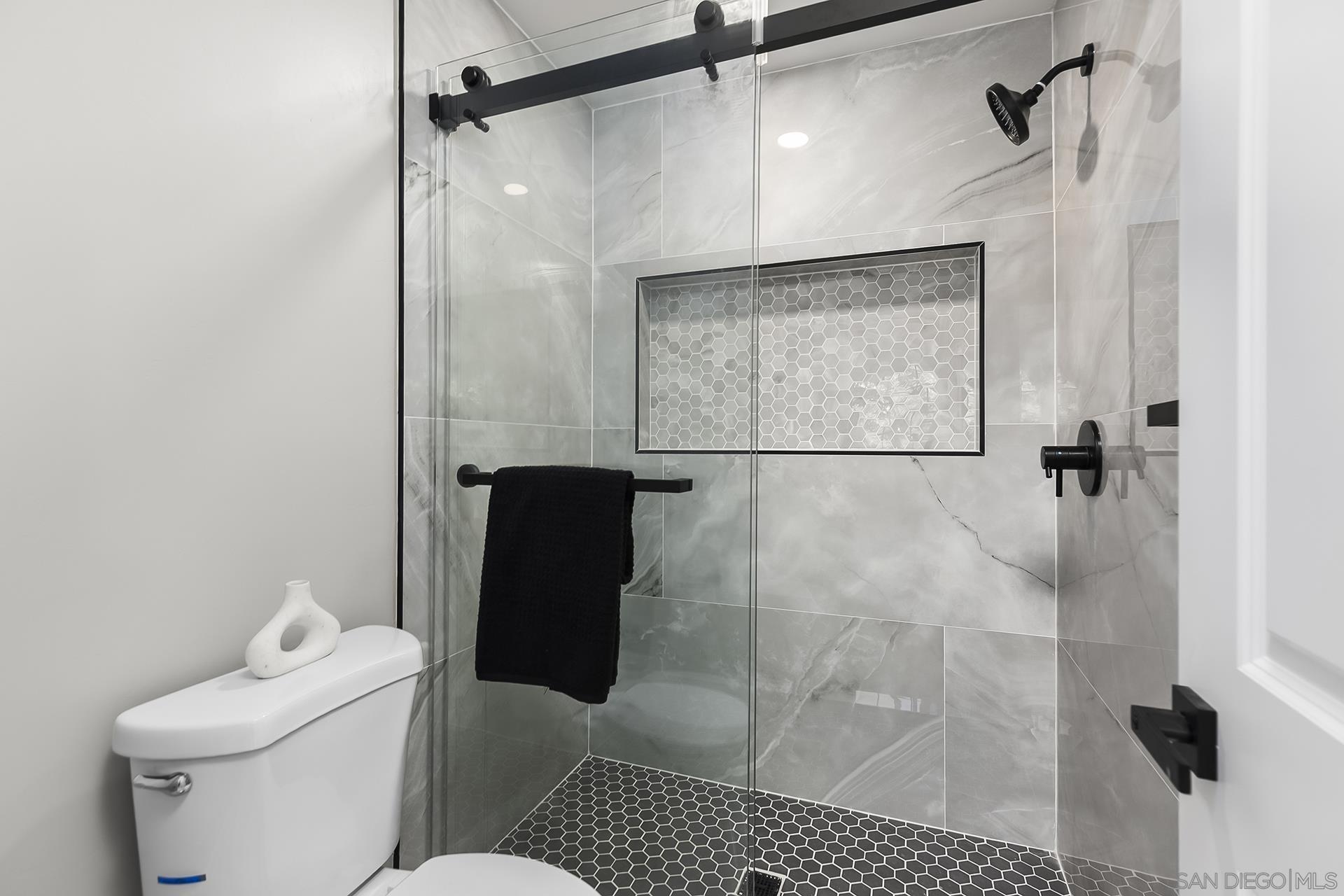 Detail Gallery Image 32 of 45 For 3226  Old Heather Road, San Diego,  CA 92111 - 3 Beds | 2/1 Baths