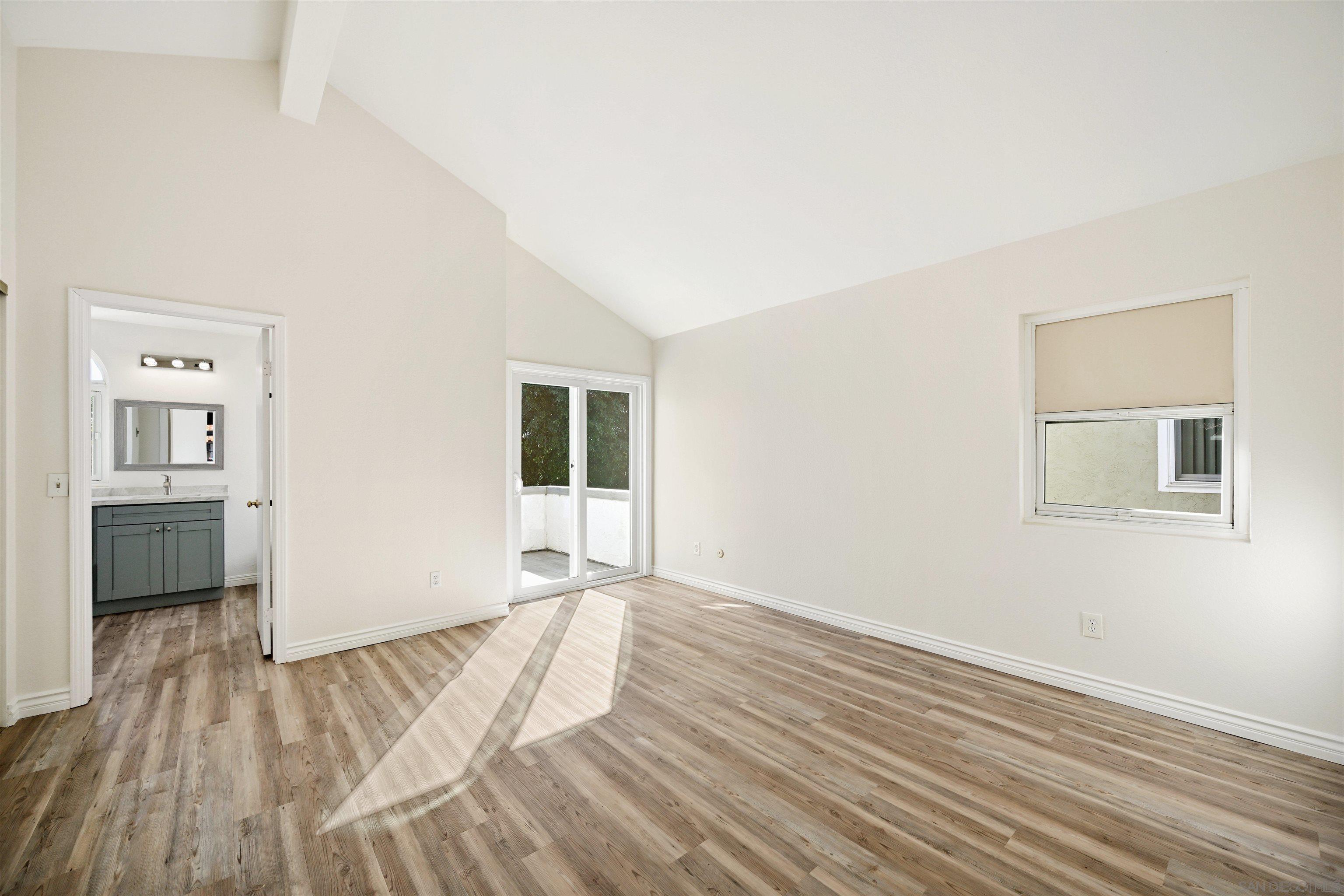 Detail Gallery Image 13 of 26 For 1749  via Allena, Oceanside,  CA 92056 - 4 Beds | 3 Baths