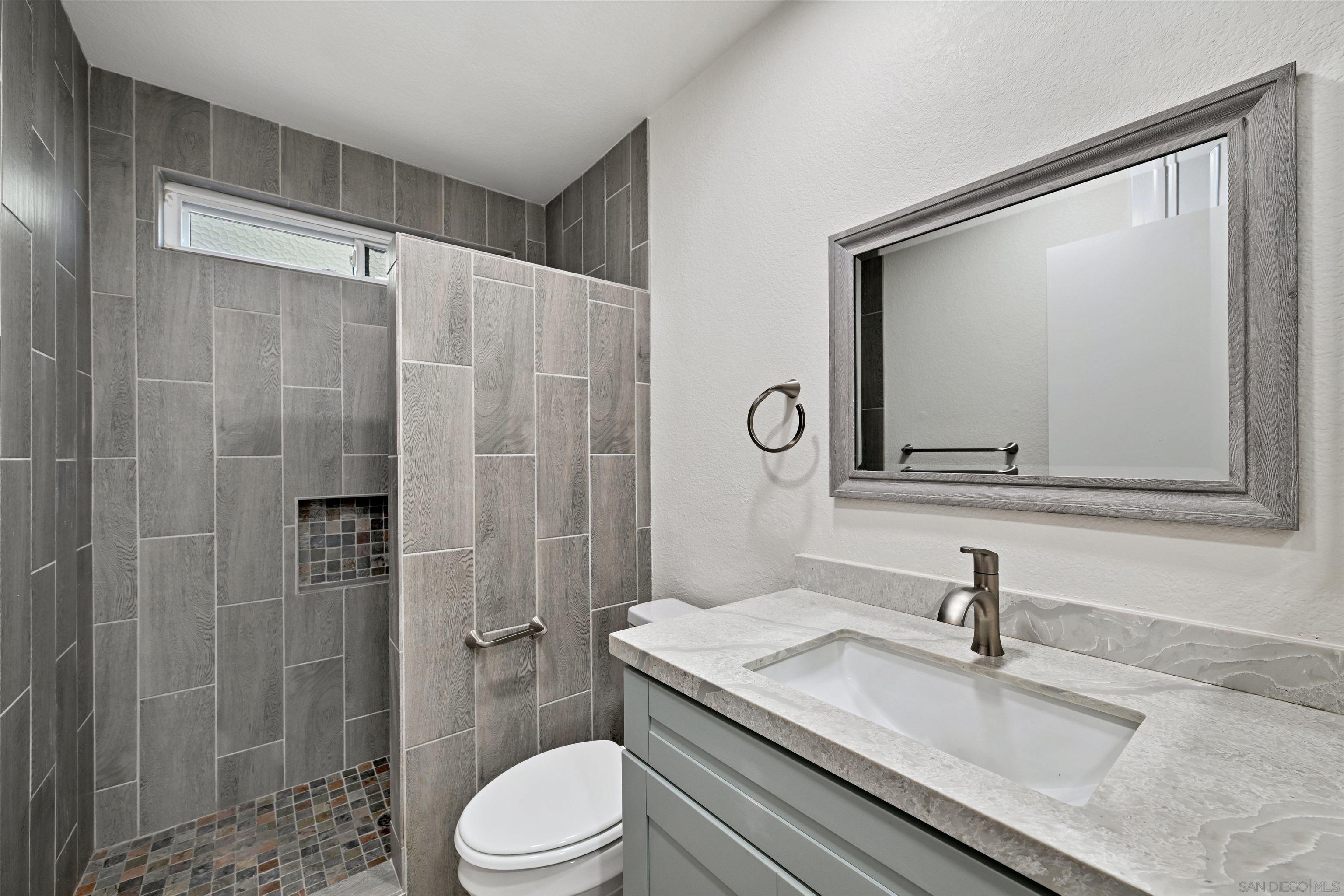 Detail Gallery Image 20 of 26 For 1749  via Allena, Oceanside,  CA 92056 - 4 Beds | 3 Baths