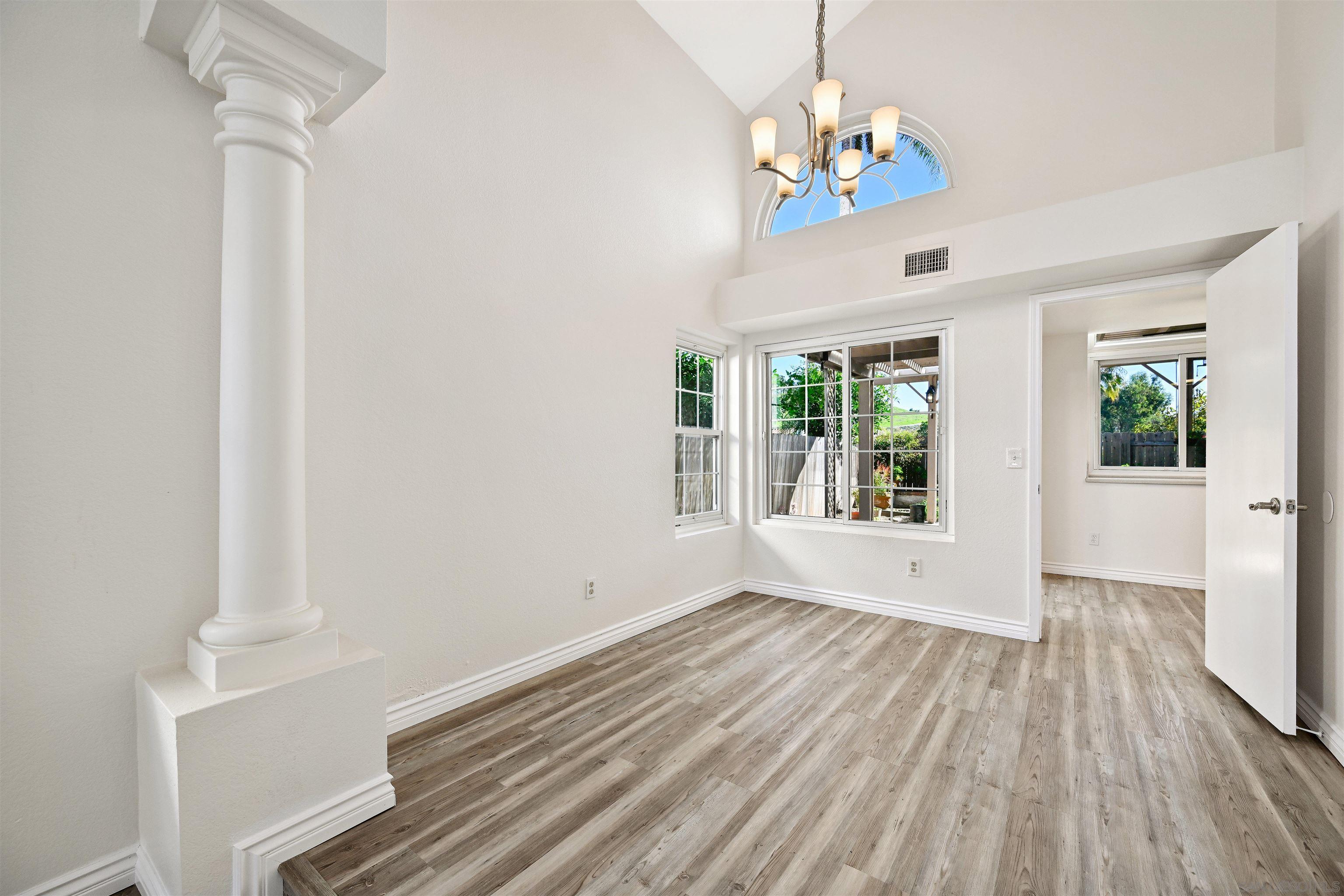 Detail Gallery Image 3 of 26 For 1749  via Allena, Oceanside,  CA 92056 - 4 Beds | 3 Baths