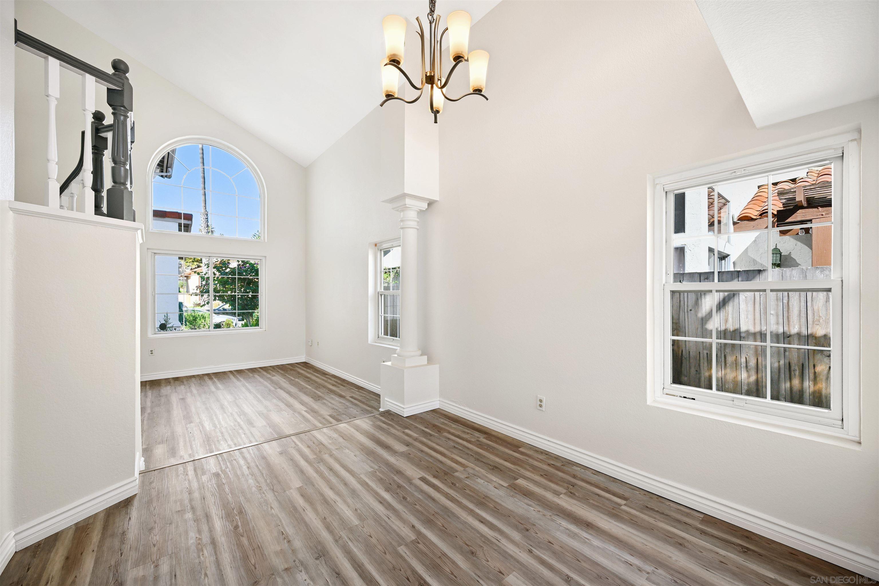 Detail Gallery Image 5 of 26 For 1749  via Allena, Oceanside,  CA 92056 - 4 Beds | 3 Baths