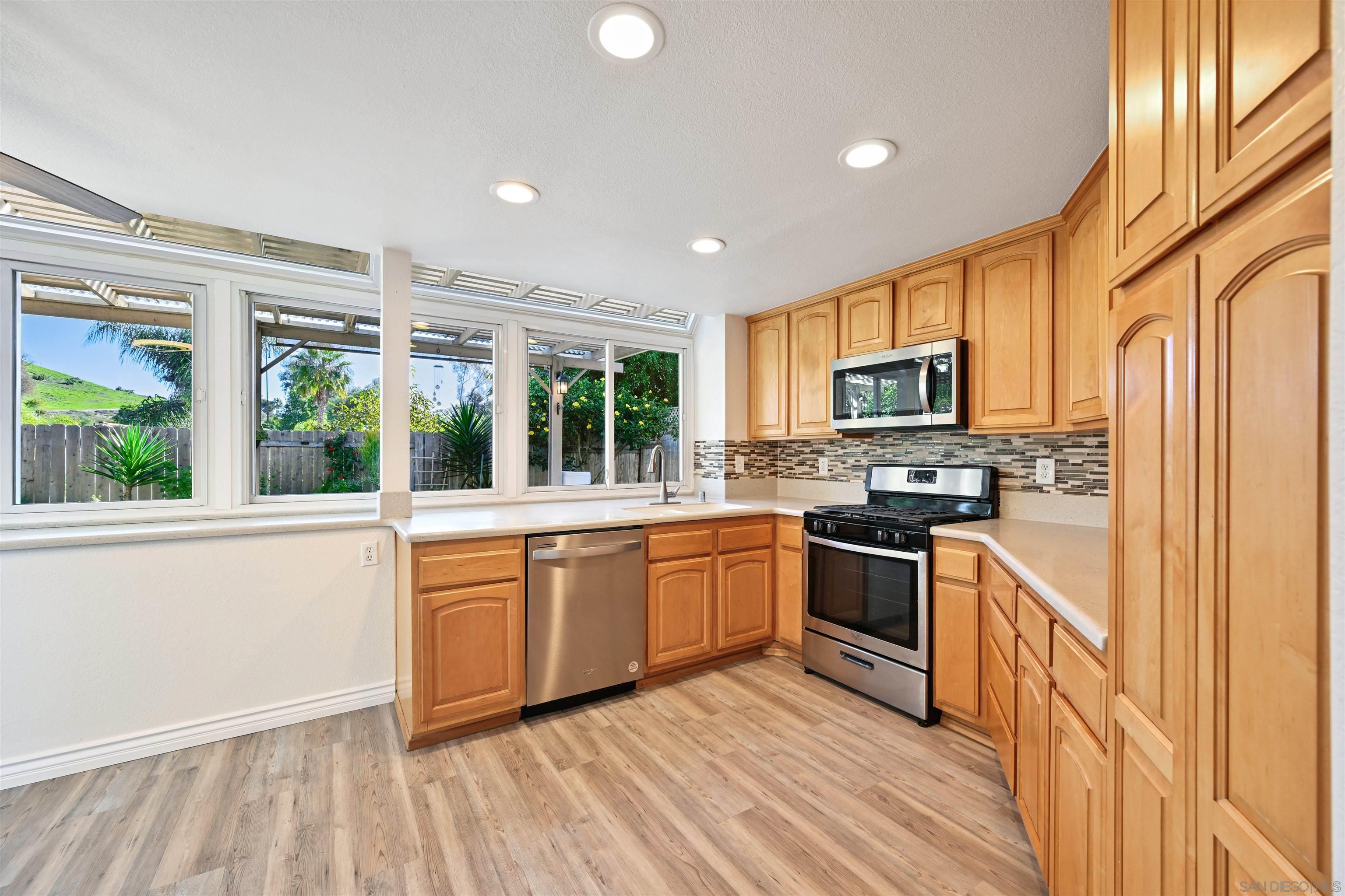 Detail Gallery Image 10 of 26 For 1749  via Allena, Oceanside,  CA 92056 - 4 Beds | 3 Baths