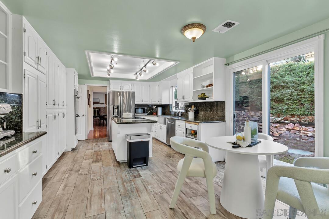 Detail Gallery Image 15 of 49 For 2460  Reill View Dr, Escondido,  CA 92025 - 5 Beds | 3 Baths