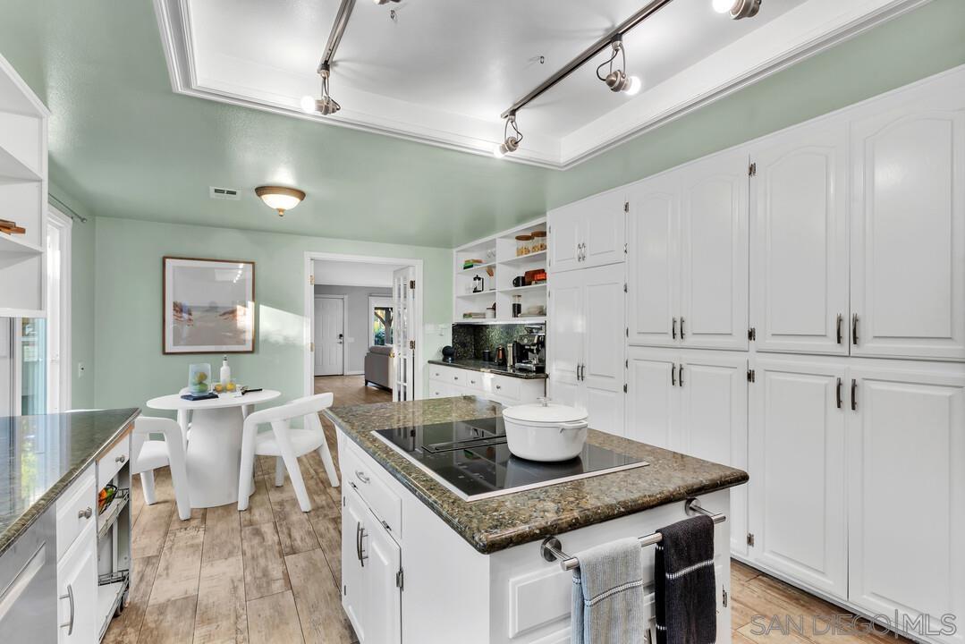 Detail Gallery Image 20 of 49 For 2460  Reill View Dr, Escondido,  CA 92025 - 5 Beds | 3 Baths