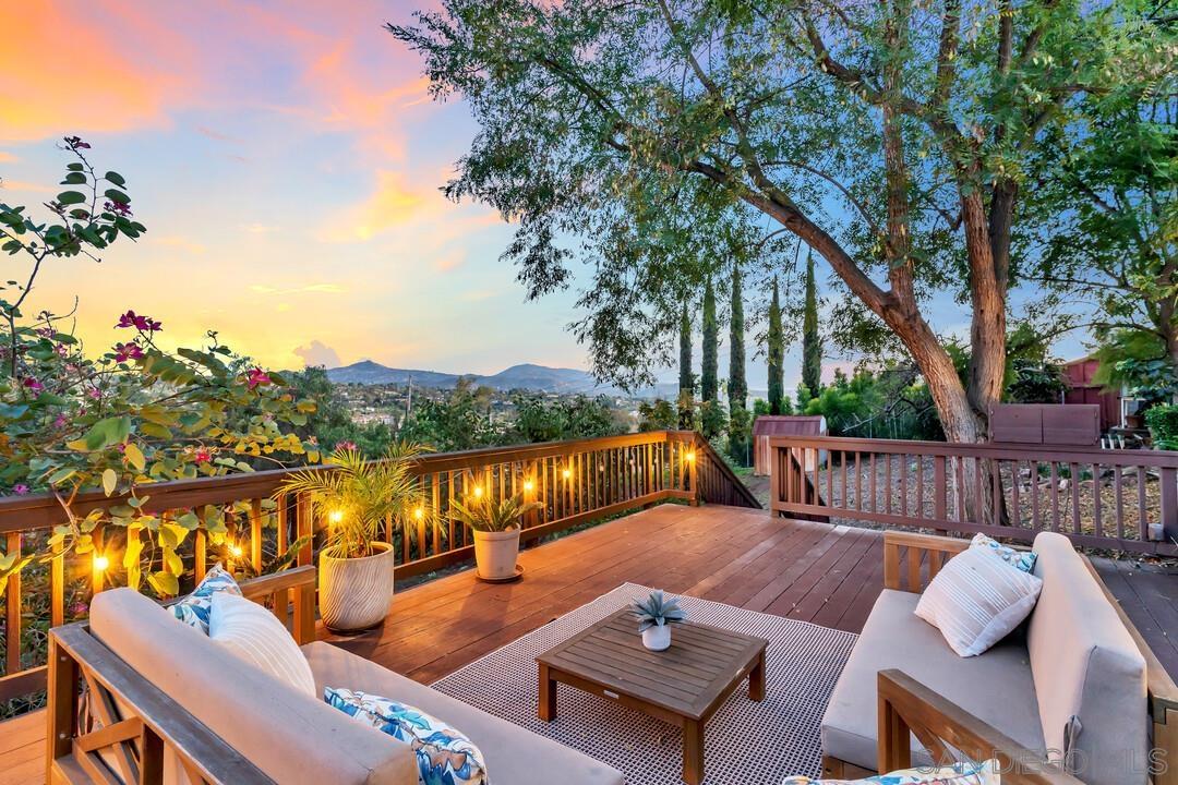 Detail Gallery Image 9 of 49 For 2460  Reill View Dr, Escondido,  CA 92025 - 5 Beds | 3 Baths