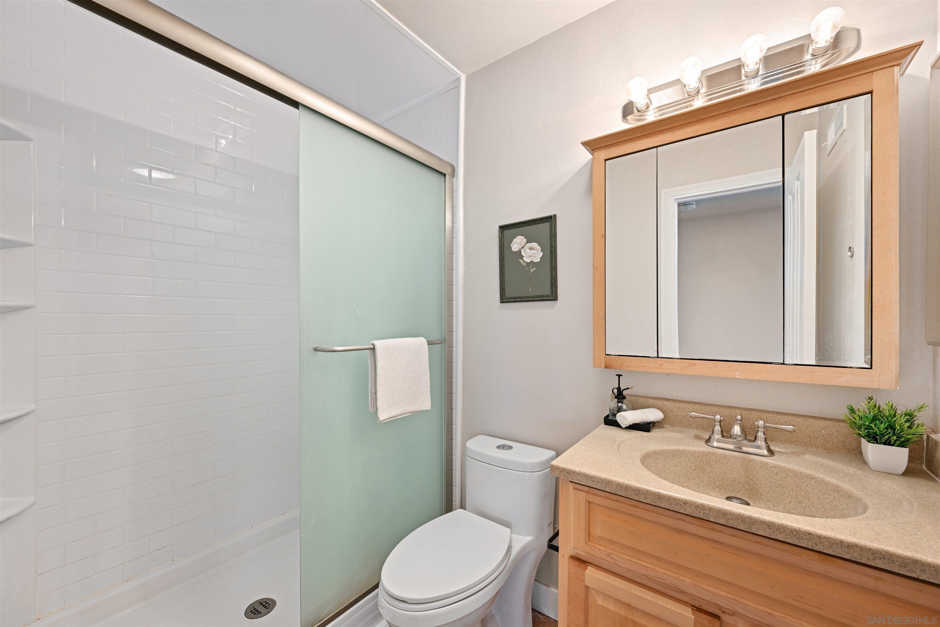 Detail Gallery Image 12 of 21 For 13133  Calle De Las Rosas, San Diego,  CA 92129 - 3 Beds | 2 Baths