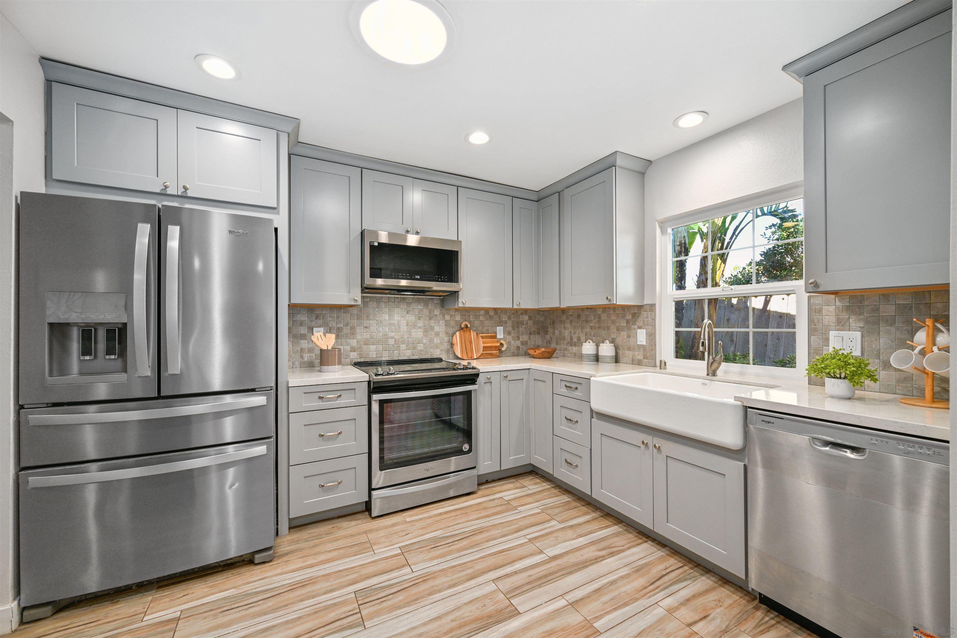 Detail Gallery Image 8 of 21 For 13133  Calle De Las Rosas, San Diego,  CA 92129 - 3 Beds | 2 Baths