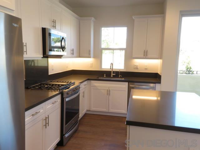 Detail Gallery Image 15 of 35 For 4382  Pacifica Way  5, Oceanside,  CA 92056 - 3 Beds | 3 Baths