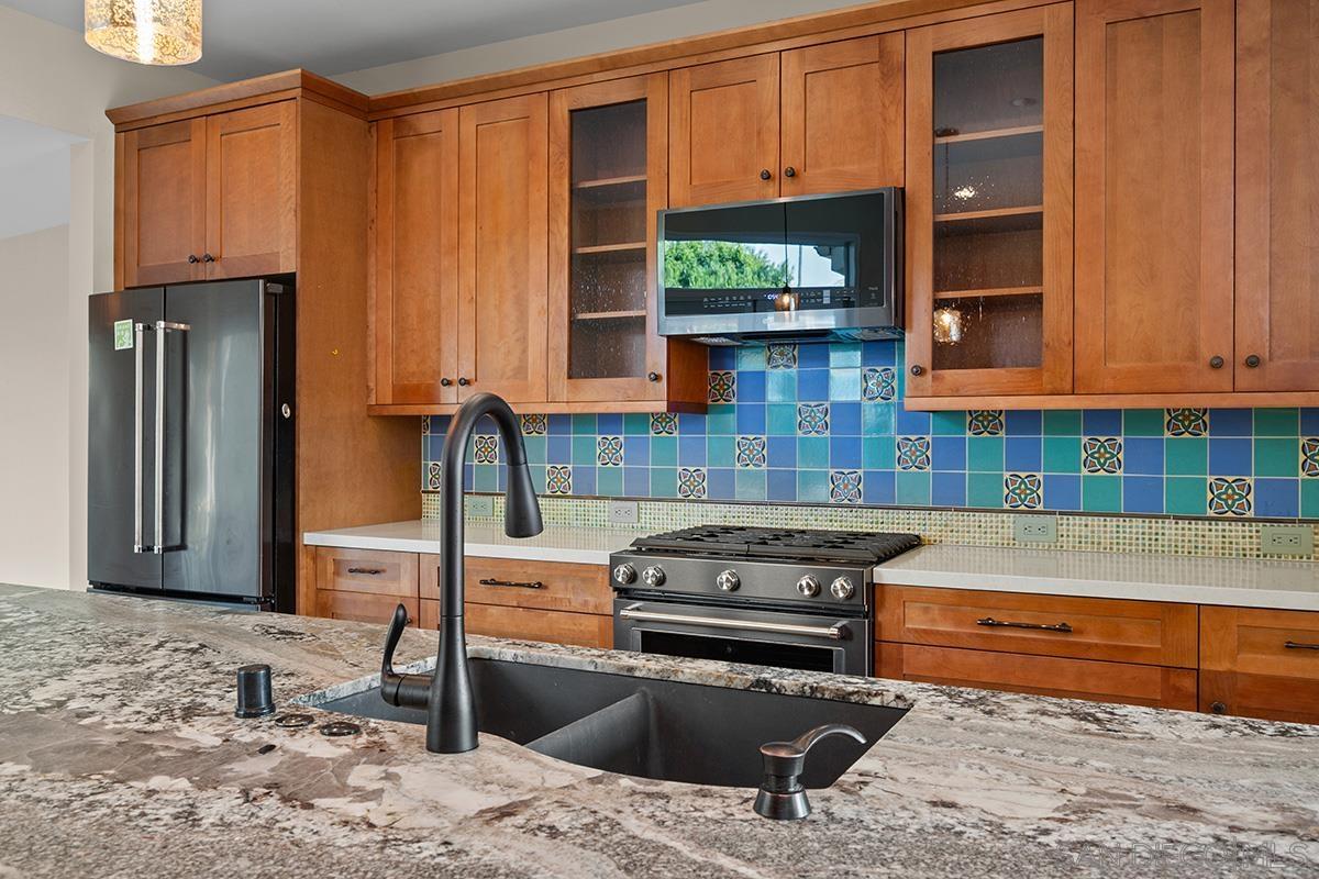 Detail Gallery Image 11 of 34 For 1106 W Brookes Ave, San Diego,  CA 92103 - 3 Beds | 2/1 Baths