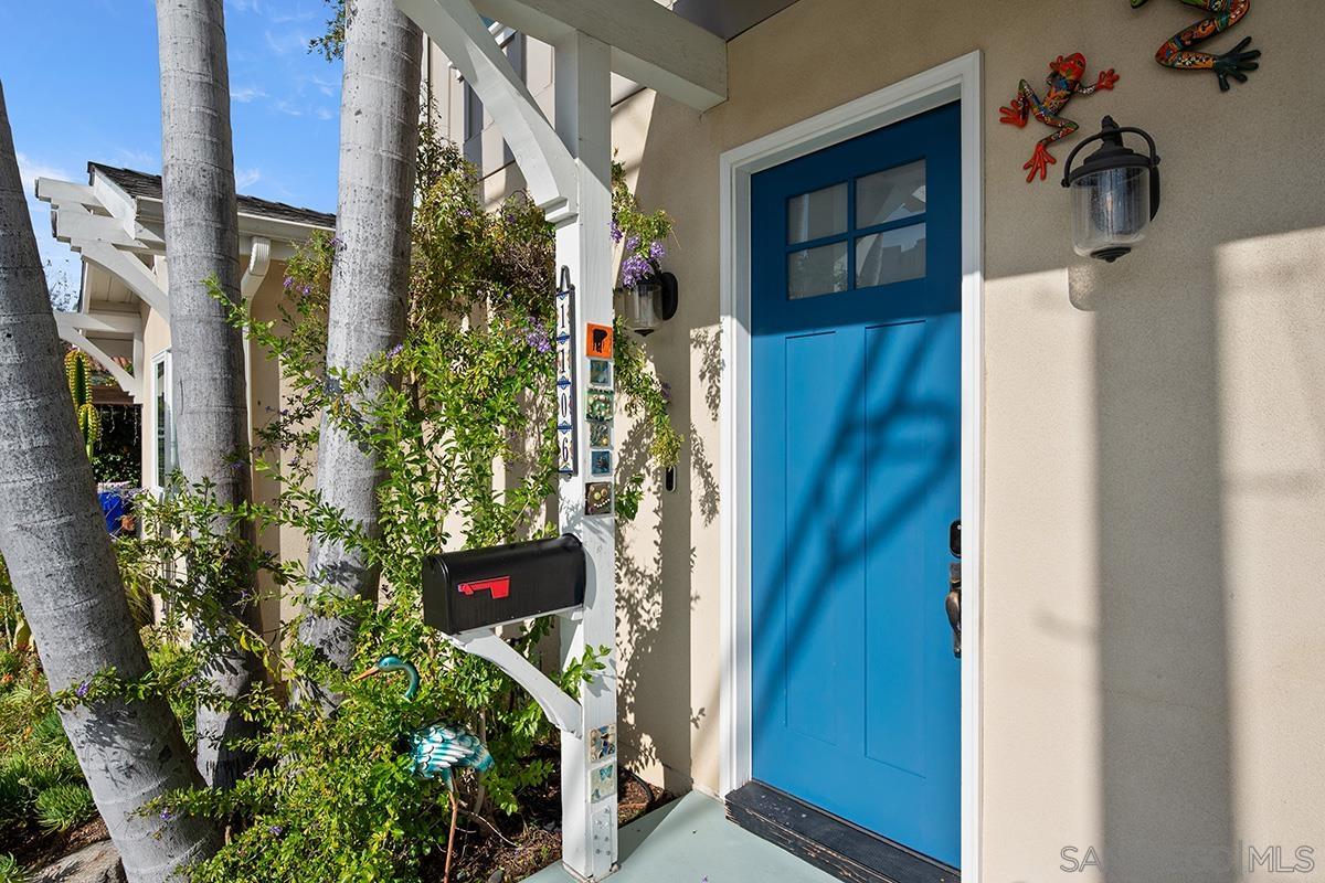 Detail Gallery Image 3 of 34 For 1106 W Brookes Ave, San Diego,  CA 92103 - 3 Beds | 2/1 Baths