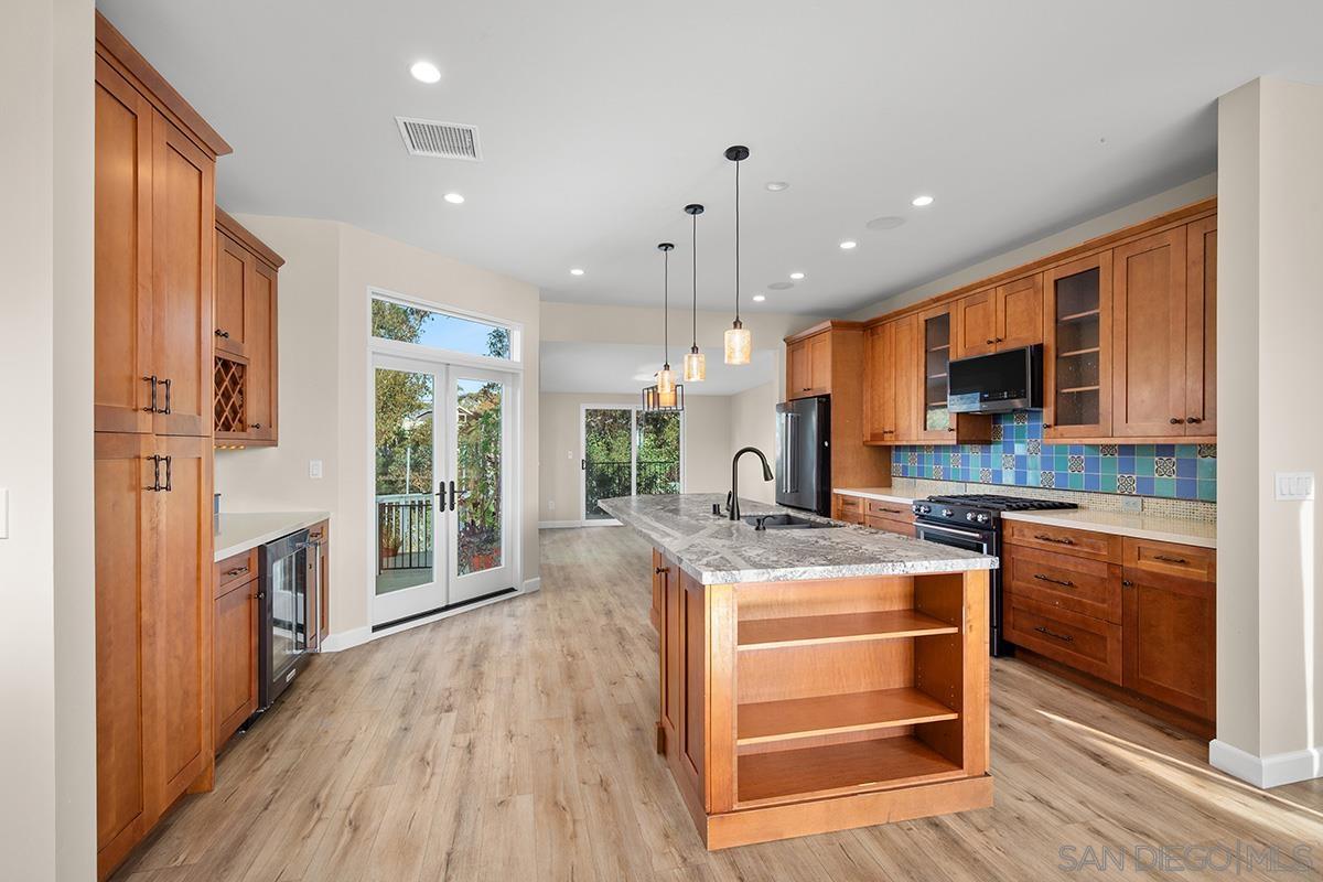 Detail Gallery Image 7 of 34 For 1106 W Brookes Ave, San Diego,  CA 92103 - 3 Beds | 2/1 Baths