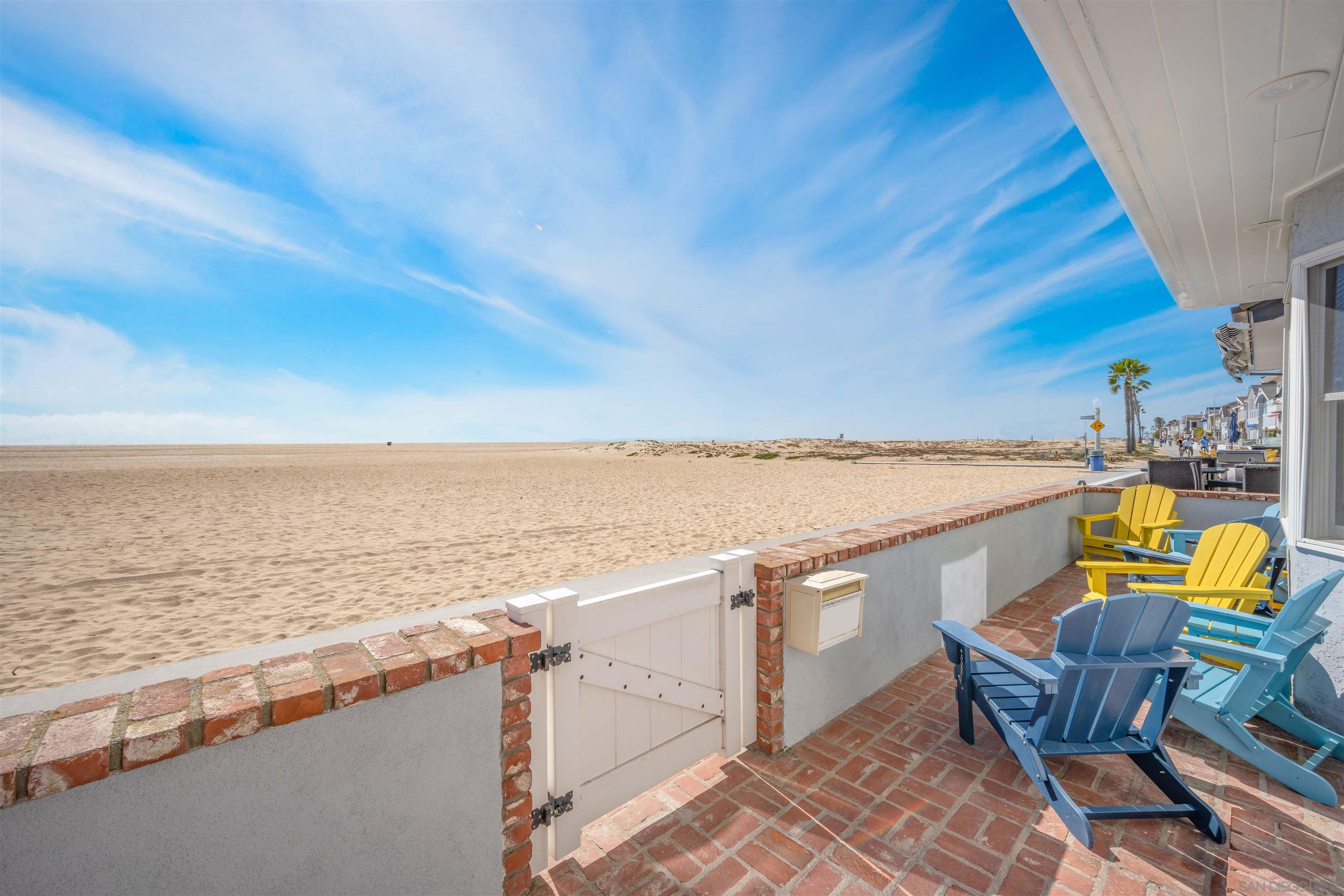 Detail Gallery Image 2 of 64 For 206 E Oceanfront, Newport Beach,  CA 92661 - 3 Beds | 2/1 Baths
