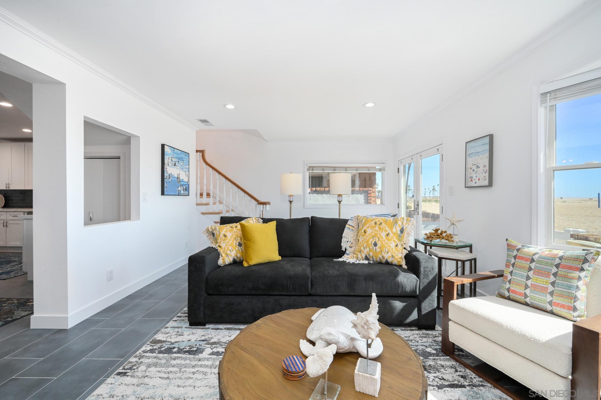 Detail Gallery Image 12 of 64 For 206 E Oceanfront, Newport Beach,  CA 92661 - 3 Beds | 2/1 Baths