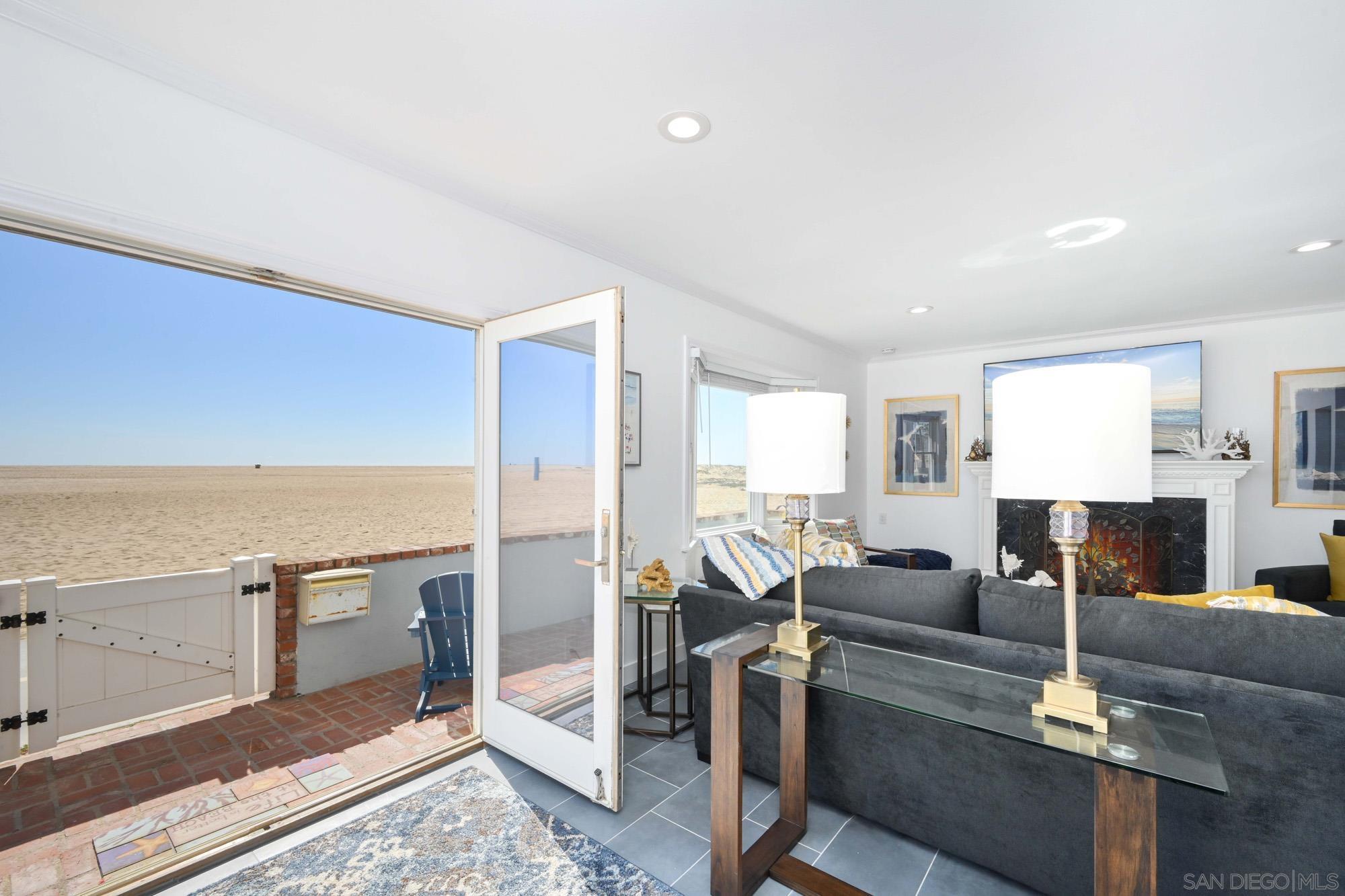 Detail Gallery Image 13 of 64 For 206 E Oceanfront, Newport Beach,  CA 92661 - 3 Beds | 2/1 Baths