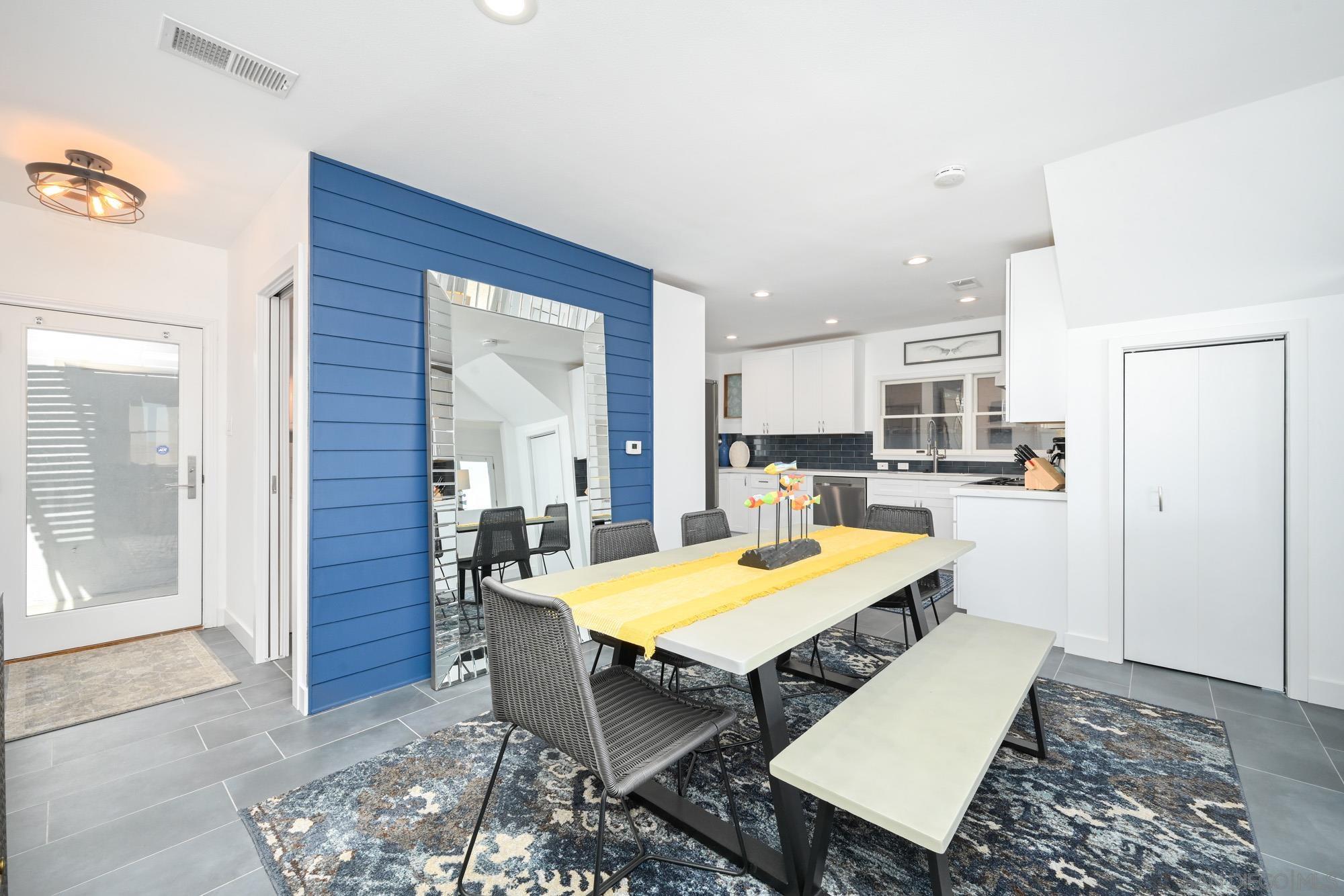 Detail Gallery Image 15 of 64 For 206 E Oceanfront, Newport Beach,  CA 92661 - 3 Beds | 2/1 Baths