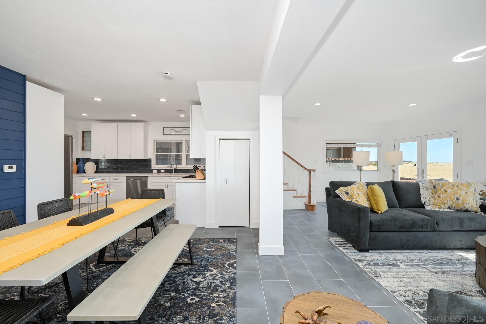 Detail Gallery Image 16 of 64 For 206 E Oceanfront, Newport Beach,  CA 92661 - 3 Beds | 2/1 Baths