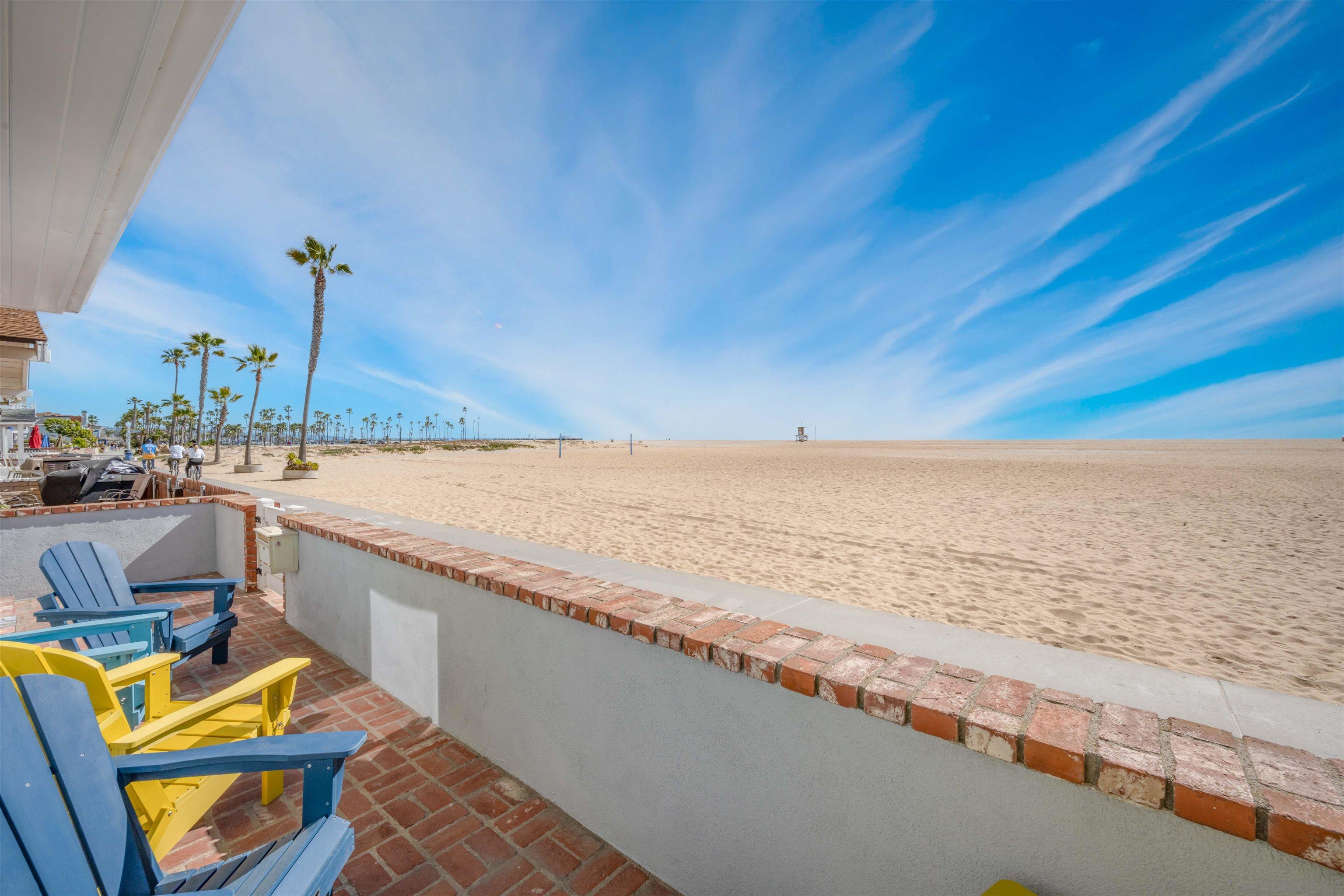 Detail Gallery Image 3 of 64 For 206 E Oceanfront, Newport Beach,  CA 92661 - 3 Beds | 2/1 Baths