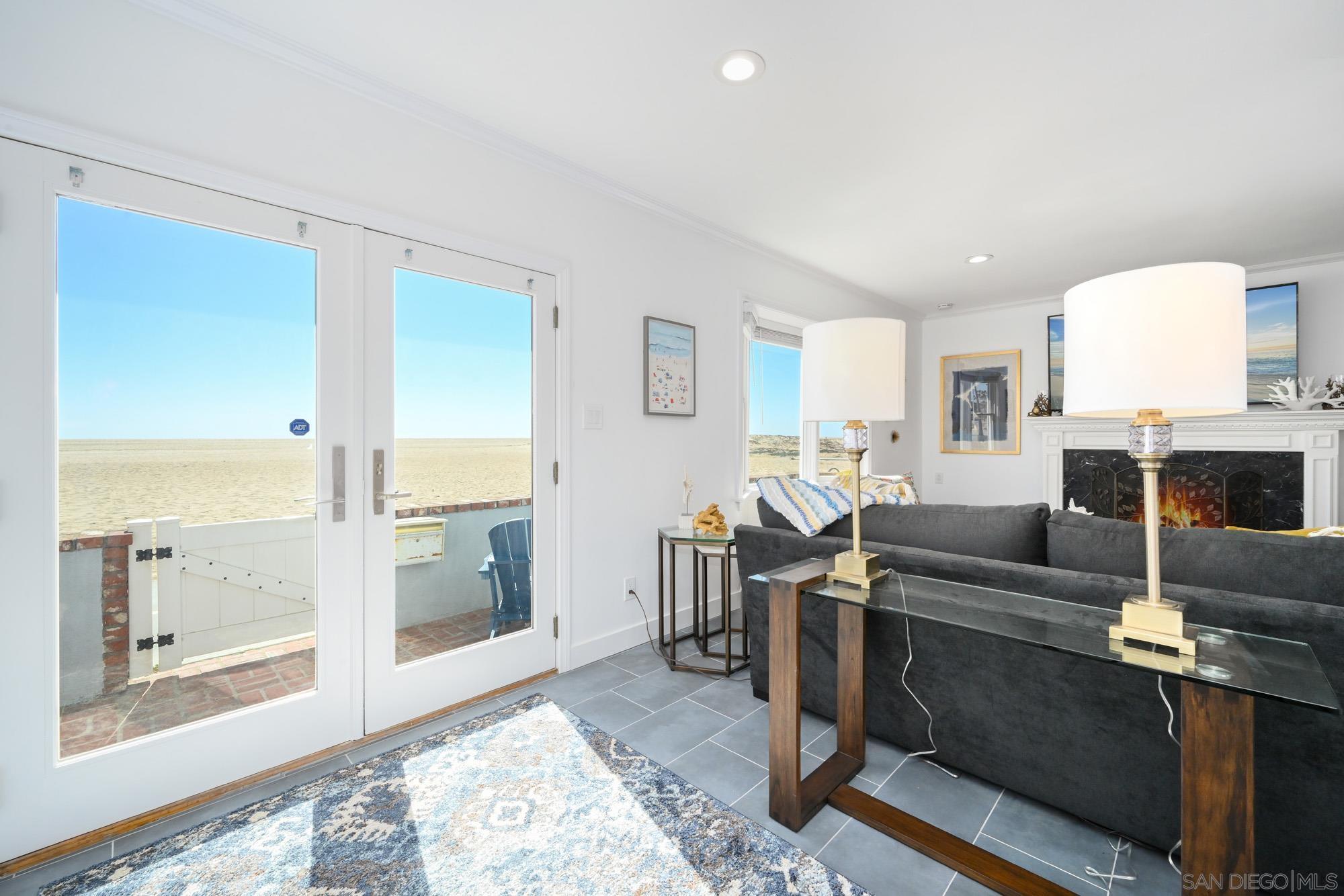 Detail Gallery Image 24 of 64 For 206 E Oceanfront, Newport Beach,  CA 92661 - 3 Beds | 2/1 Baths