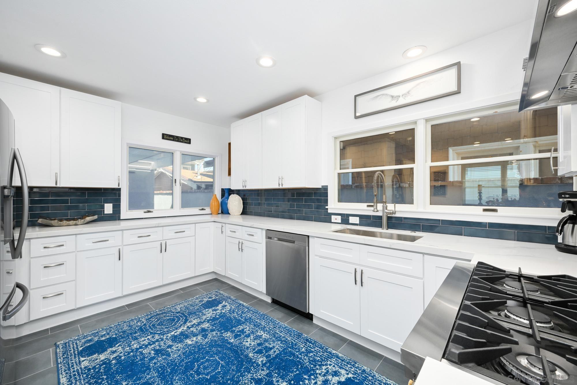 Detail Gallery Image 30 of 64 For 206 E Oceanfront, Newport Beach,  CA 92661 - 3 Beds | 2/1 Baths