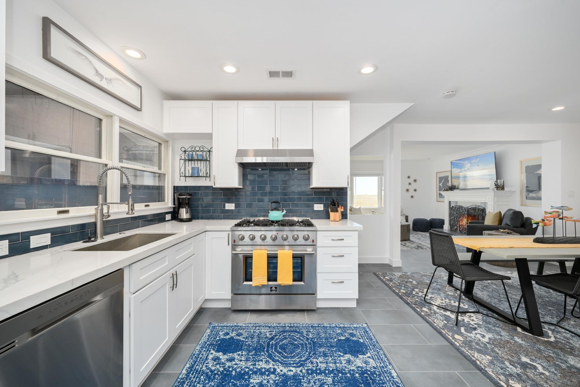 Detail Gallery Image 32 of 64 For 206 E Oceanfront, Newport Beach,  CA 92661 - 3 Beds | 2/1 Baths