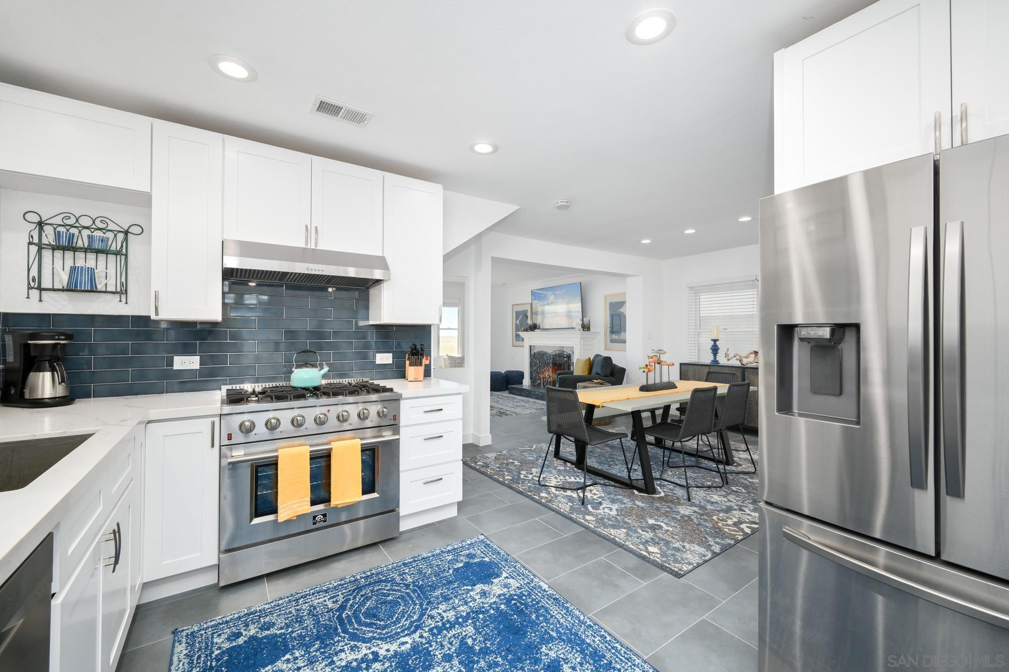 Detail Gallery Image 33 of 64 For 206 E Oceanfront, Newport Beach,  CA 92661 - 3 Beds | 2/1 Baths