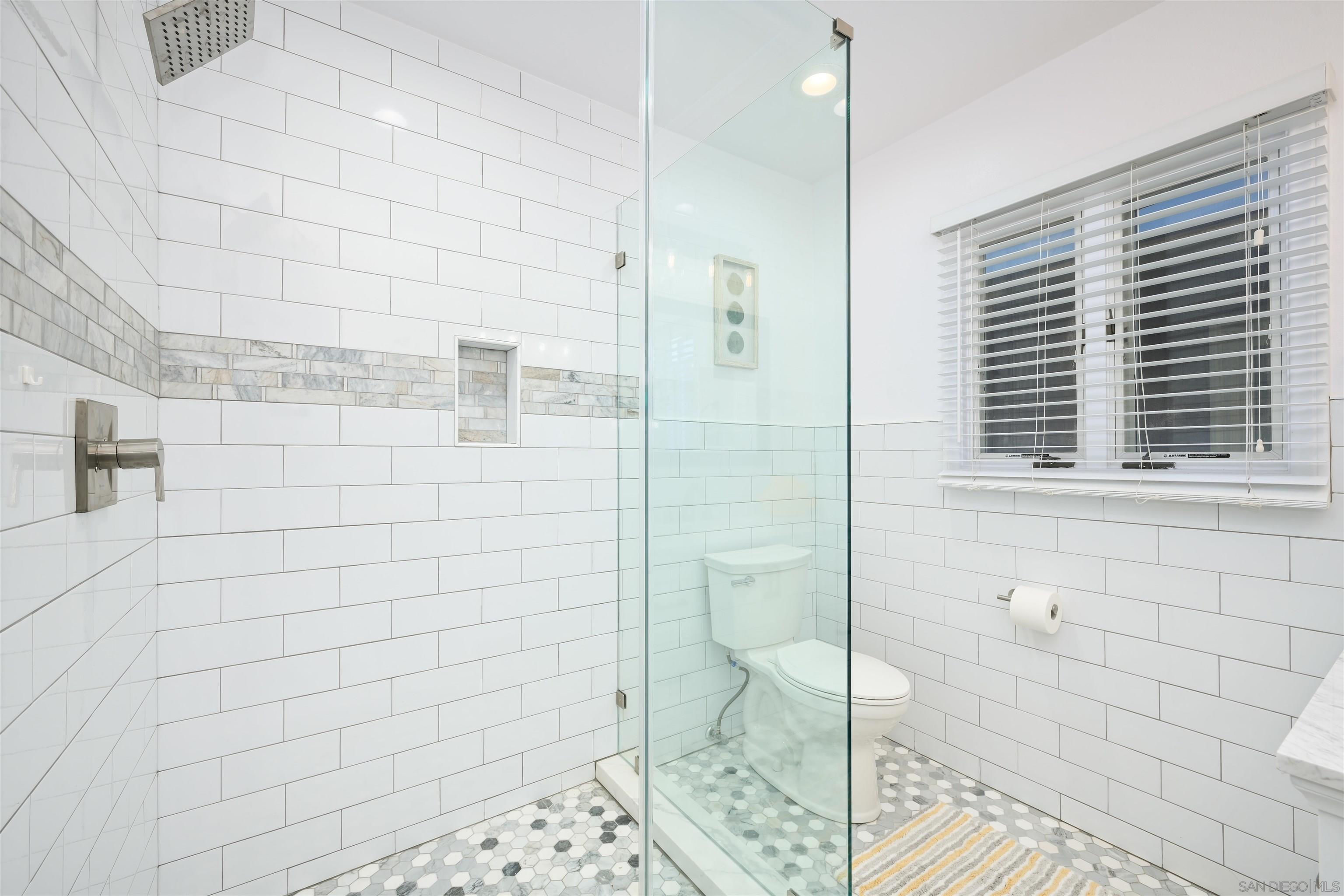 Detail Gallery Image 35 of 64 For 206 E Oceanfront, Newport Beach,  CA 92661 - 3 Beds | 2/1 Baths