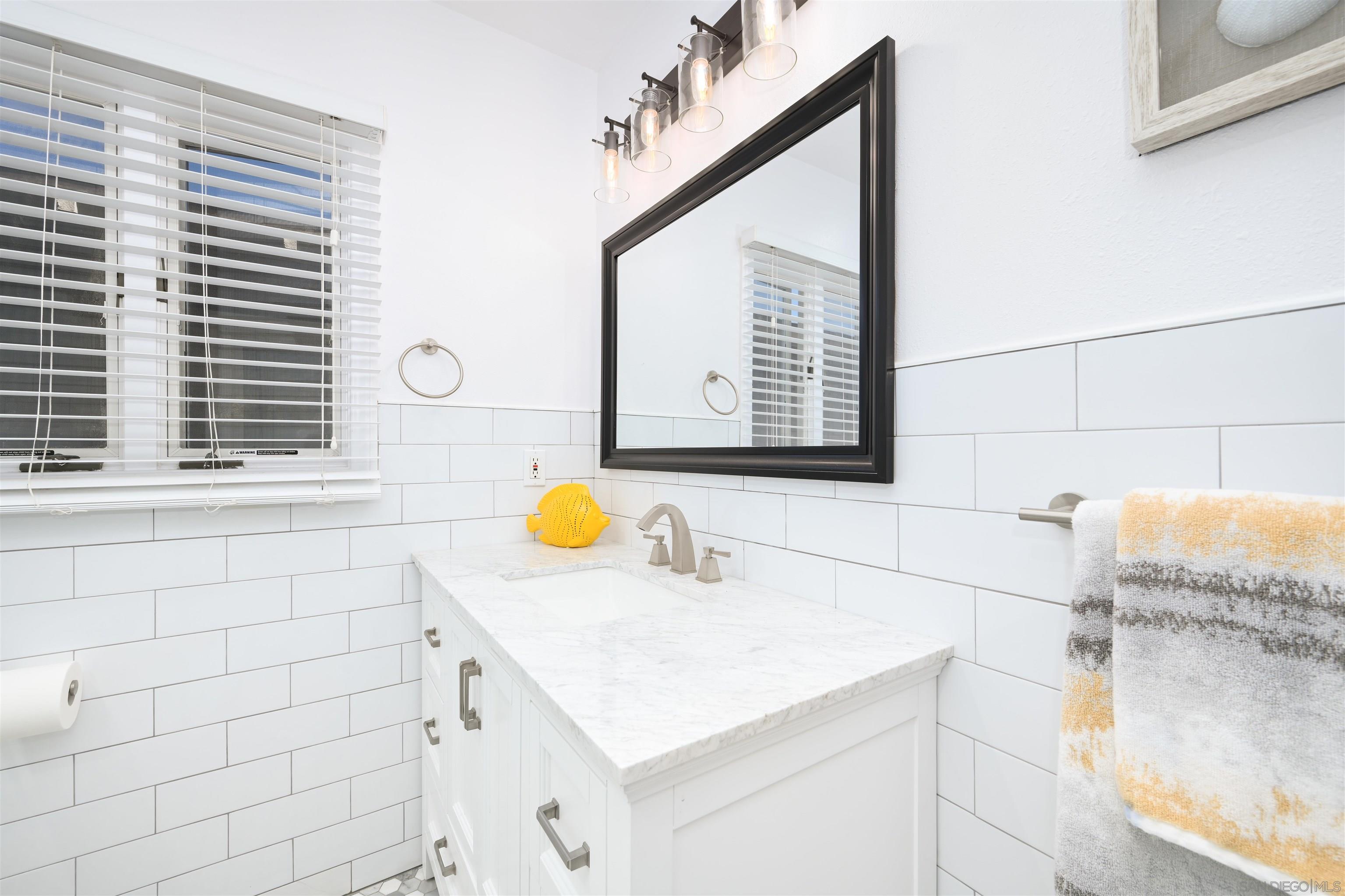 Detail Gallery Image 37 of 64 For 206 E Oceanfront, Newport Beach,  CA 92661 - 3 Beds | 2/1 Baths