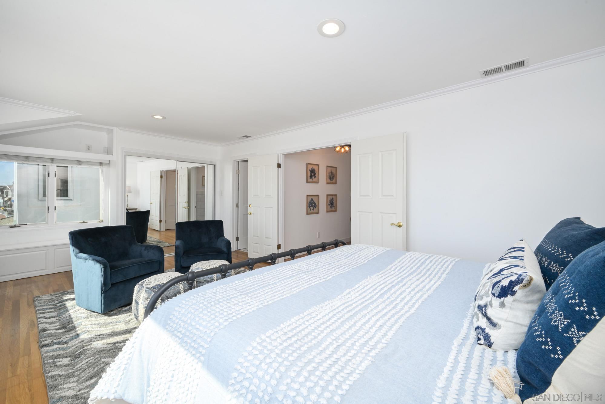 Detail Gallery Image 40 of 64 For 206 E Oceanfront, Newport Beach,  CA 92661 - 3 Beds | 2/1 Baths