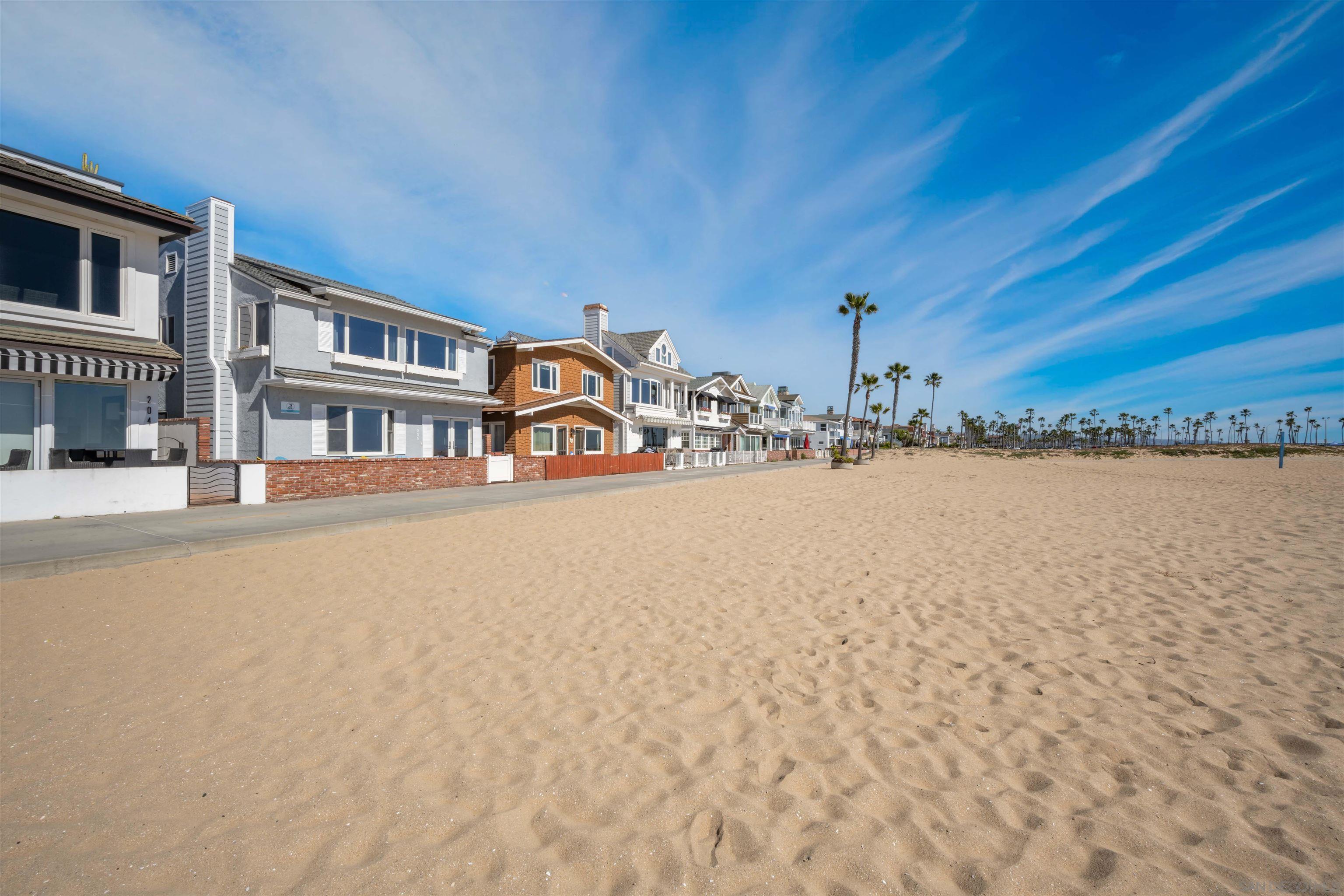 Detail Gallery Image 5 of 64 For 206 E Oceanfront, Newport Beach,  CA 92661 - 3 Beds | 2/1 Baths