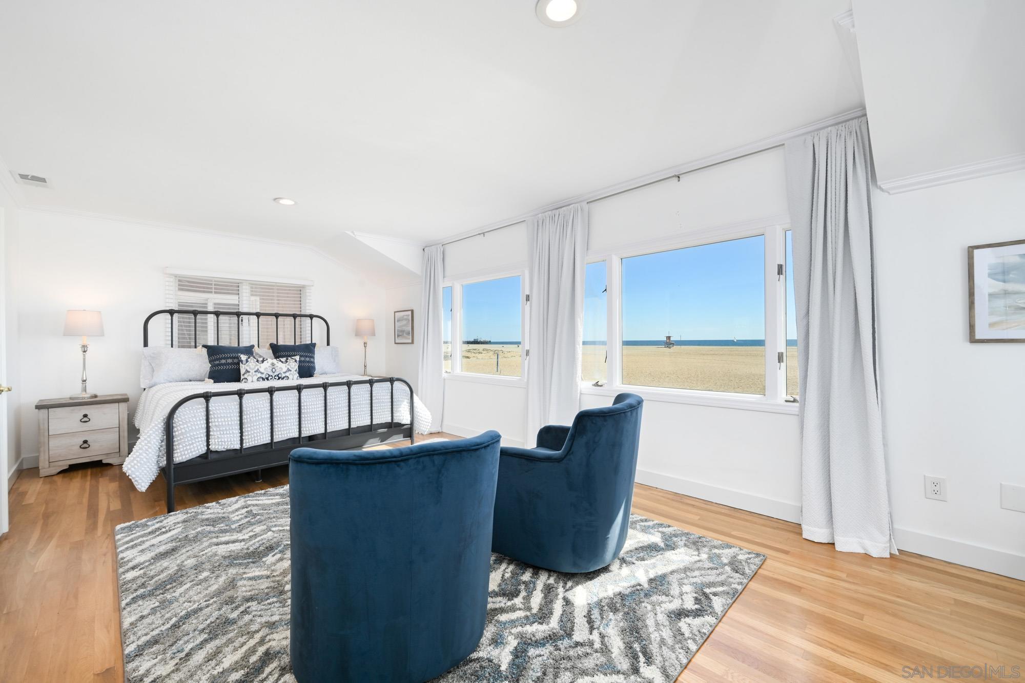 Detail Gallery Image 44 of 64 For 206 E Oceanfront, Newport Beach,  CA 92661 - 3 Beds | 2/1 Baths