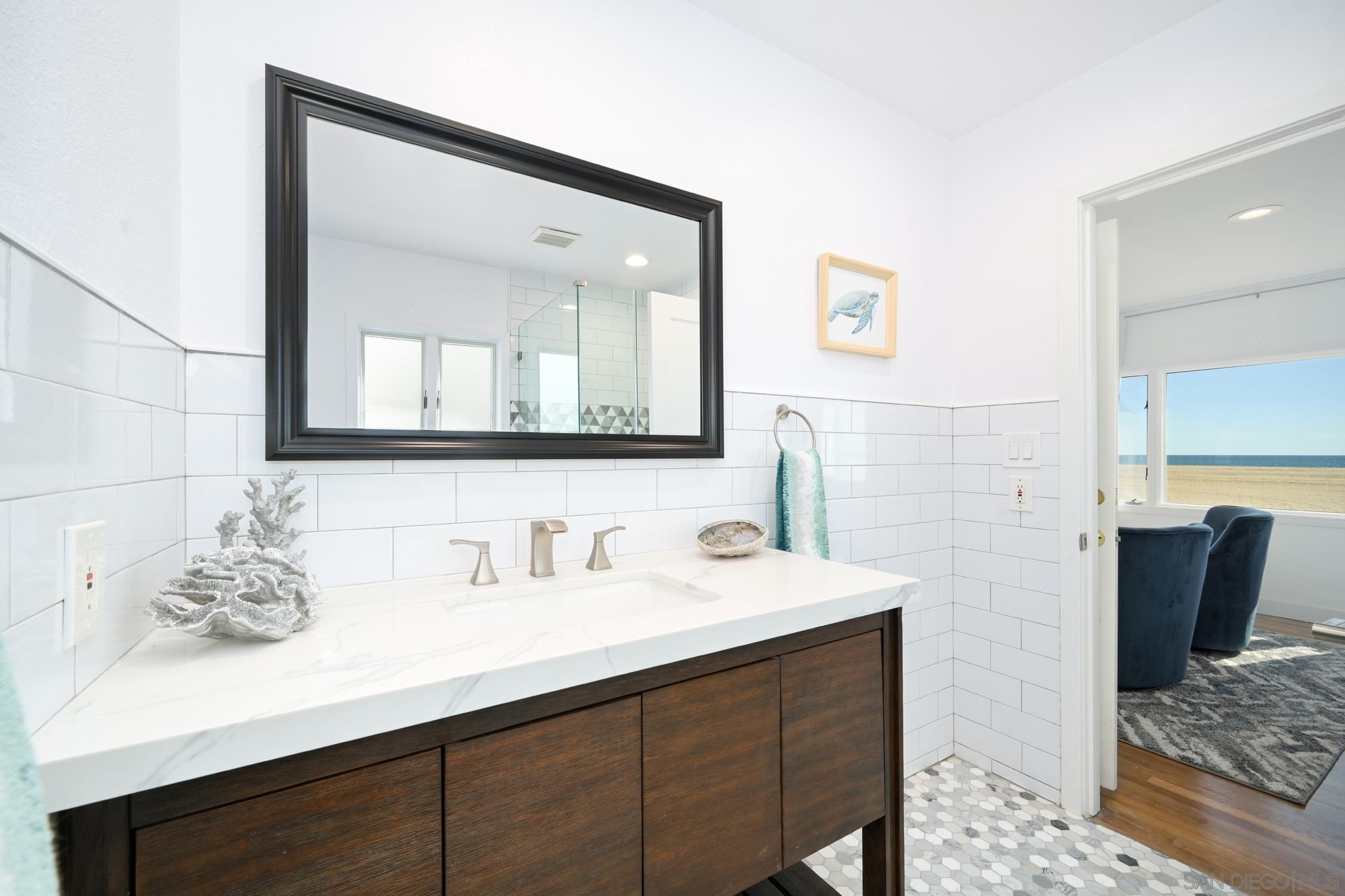 Detail Gallery Image 45 of 64 For 206 E Oceanfront, Newport Beach,  CA 92661 - 3 Beds | 2/1 Baths