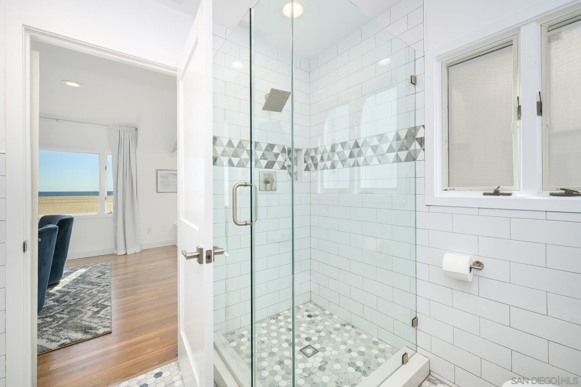 Detail Gallery Image 46 of 64 For 206 E Oceanfront, Newport Beach,  CA 92661 - 3 Beds | 2/1 Baths