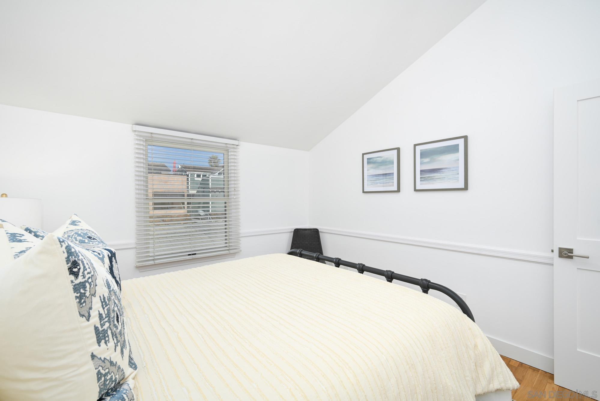 Detail Gallery Image 48 of 64 For 206 E Oceanfront, Newport Beach,  CA 92661 - 3 Beds | 2/1 Baths