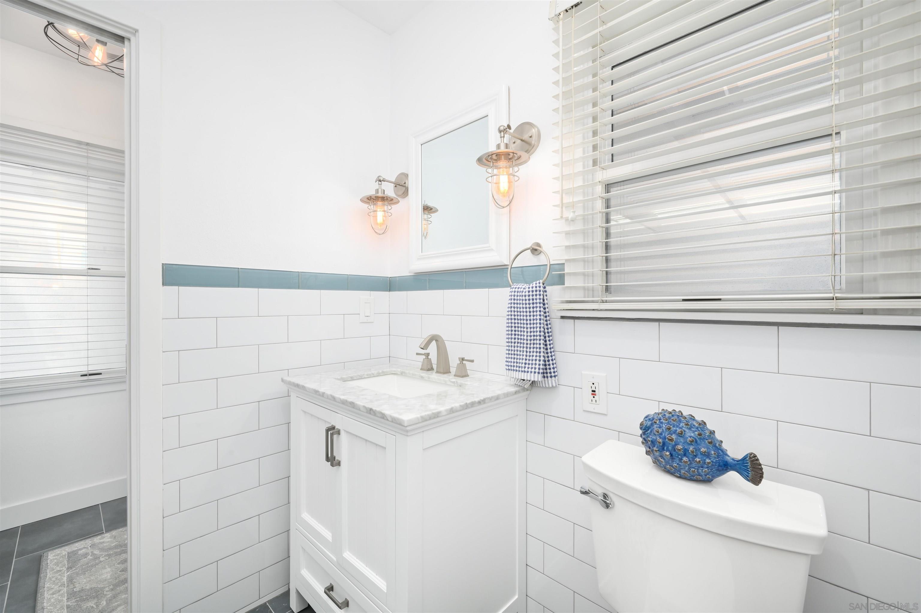 Detail Gallery Image 50 of 64 For 206 E Oceanfront, Newport Beach,  CA 92661 - 3 Beds | 2/1 Baths