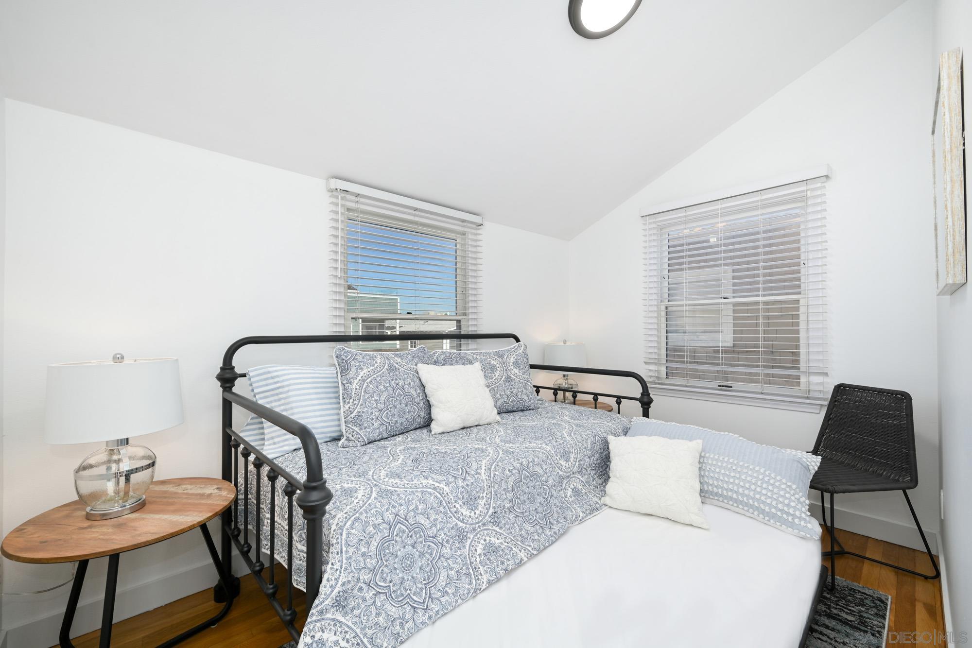 Detail Gallery Image 52 of 64 For 206 E Oceanfront, Newport Beach,  CA 92661 - 3 Beds | 2/1 Baths