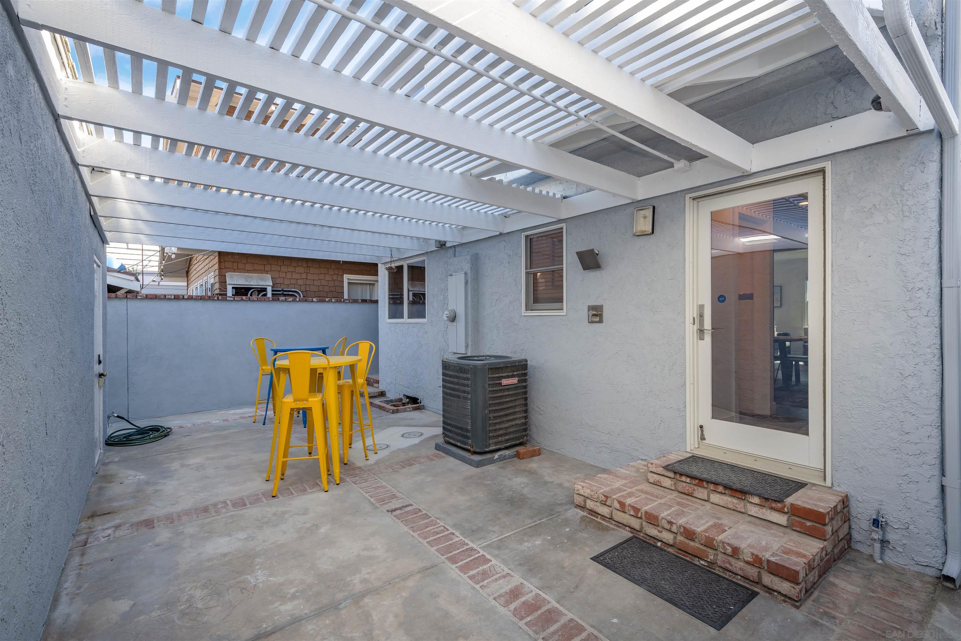 Detail Gallery Image 58 of 64 For 206 E Oceanfront, Newport Beach,  CA 92661 - 3 Beds | 2/1 Baths