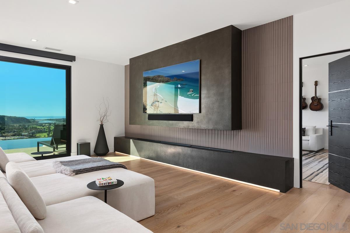 Detail Gallery Image 5 of 40 For 3240  Piragua St, Carlsbad,  CA 92009 - 5 Beds | 4/2 Baths