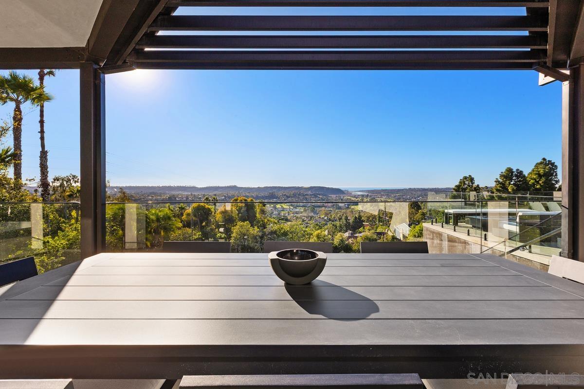 Detail Gallery Image 8 of 40 For 3240  Piragua St, Carlsbad,  CA 92009 - 5 Beds | 4/2 Baths