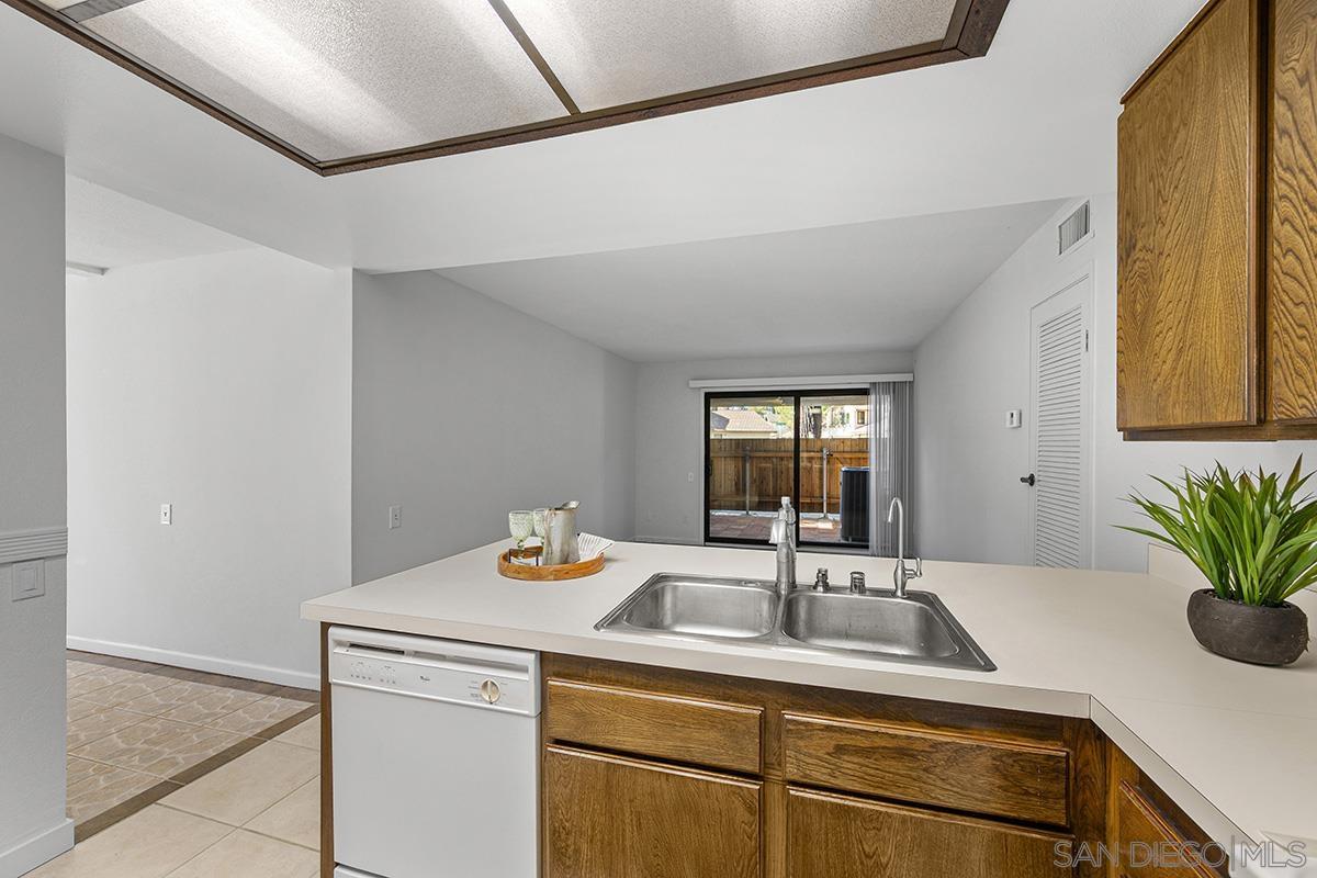 Detail Gallery Image 12 of 54 For 9787  Rimpark Way, San Diego,  CA 92124 - 4 Beds | 2/1 Baths