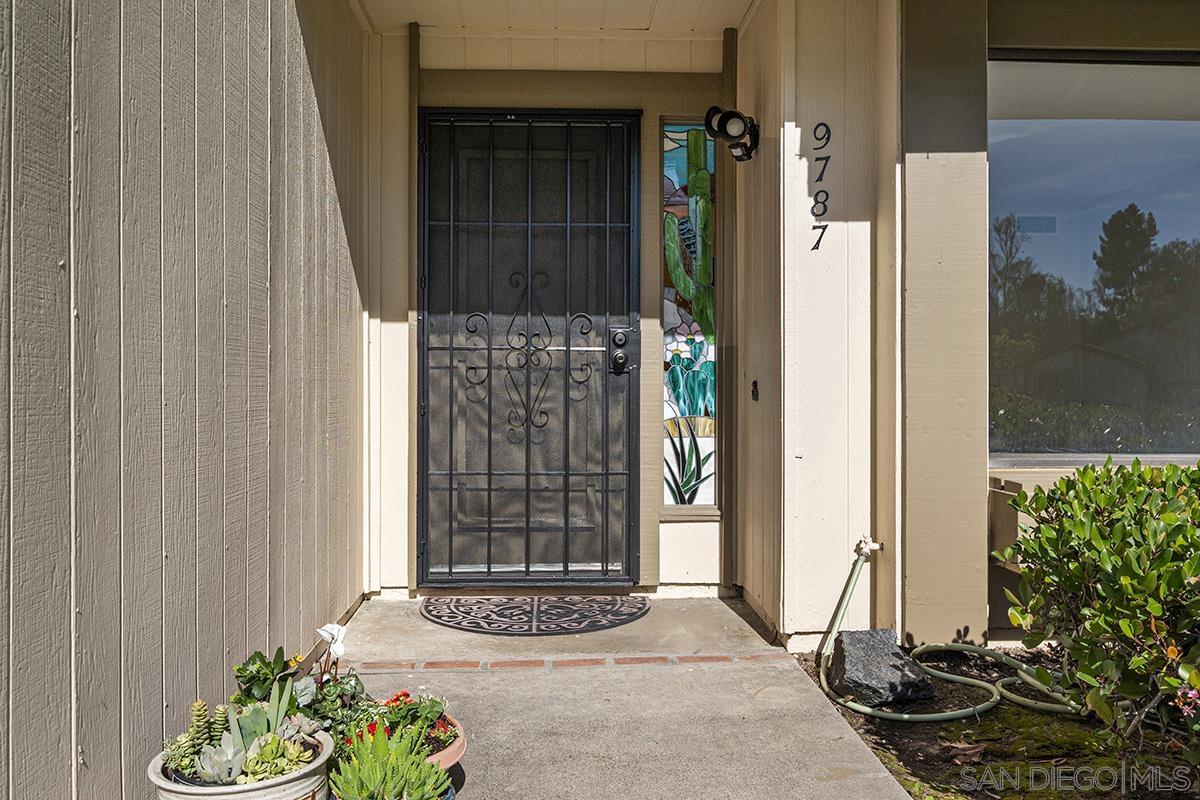 Detail Gallery Image 3 of 54 For 9787  Rimpark Way, San Diego,  CA 92124 - 4 Beds | 2/1 Baths