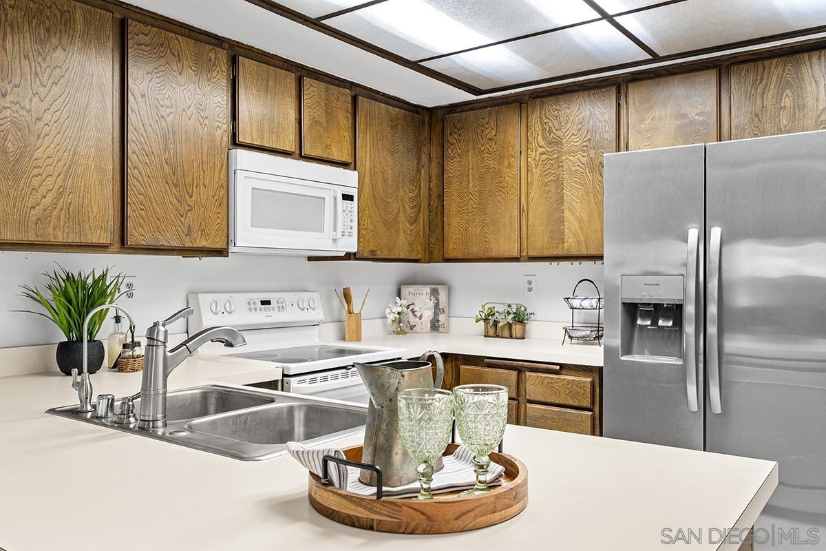 Detail Gallery Image 9 of 54 For 9787  Rimpark Way, San Diego,  CA 92124 - 4 Beds | 2/1 Baths